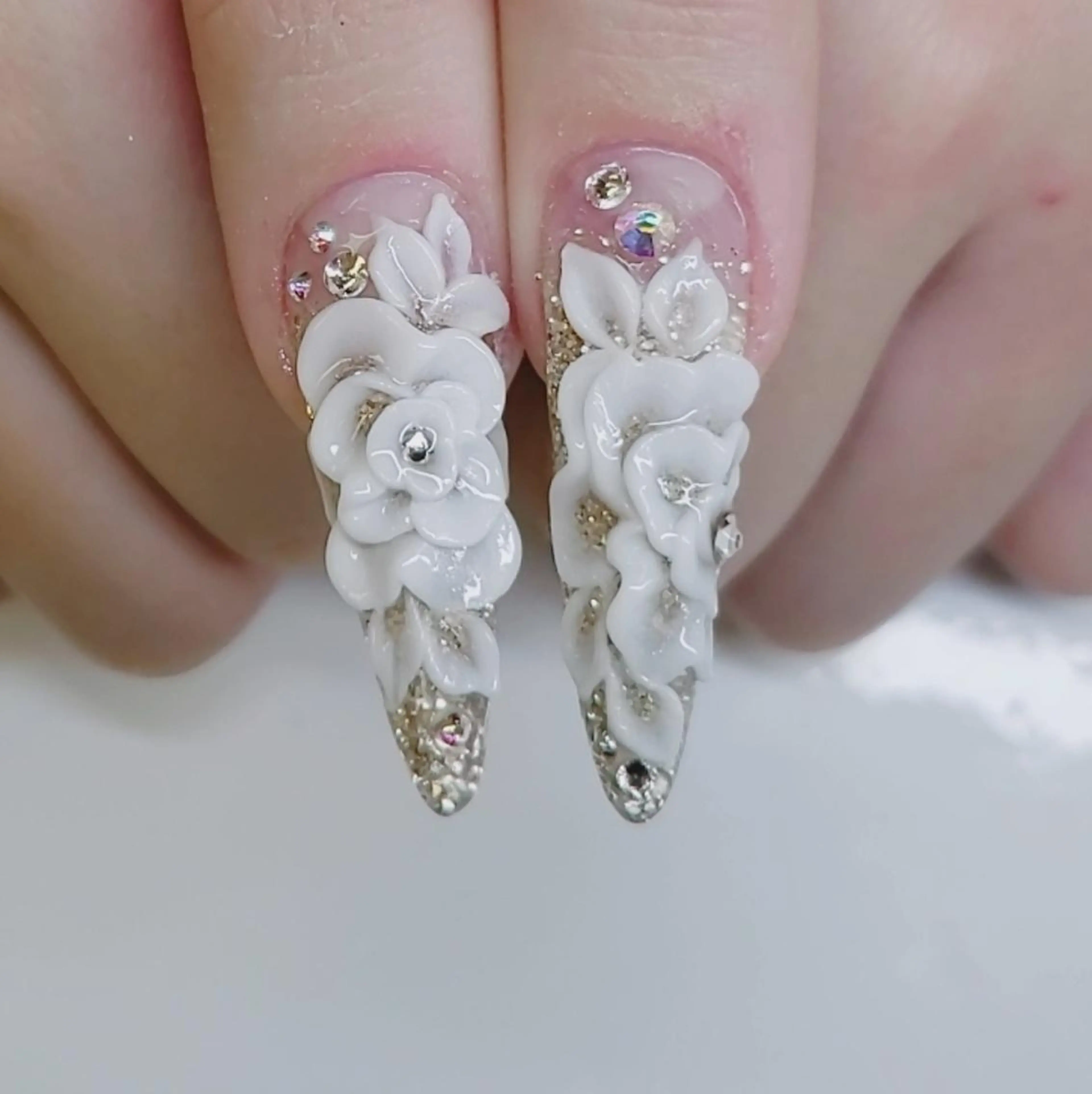 ロング ネイル 成人式 ハンドネイル クロキ 。のネイルデザイン