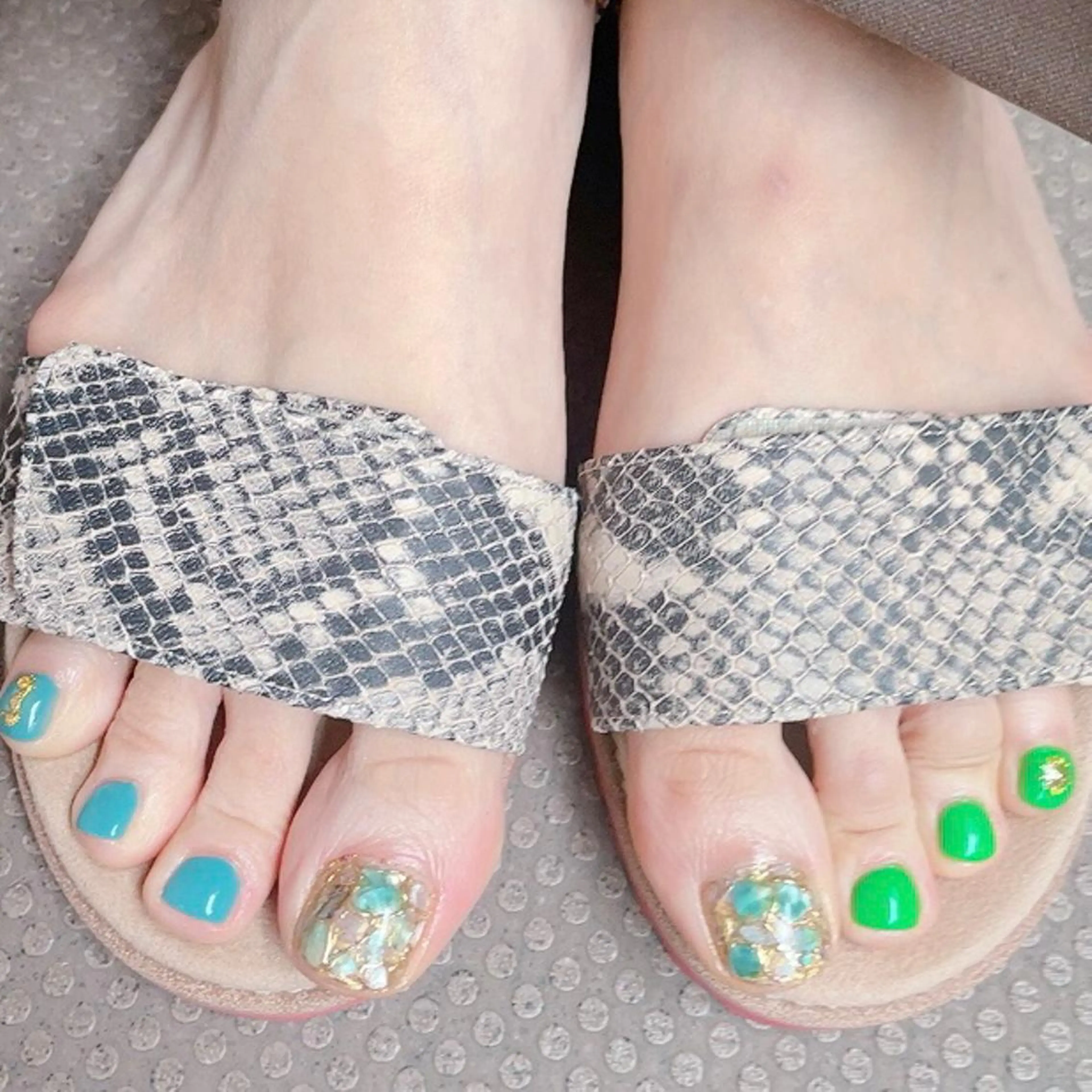 ネイル フットネイル ミラーネイル 奥園 良恵のネイルデザイン