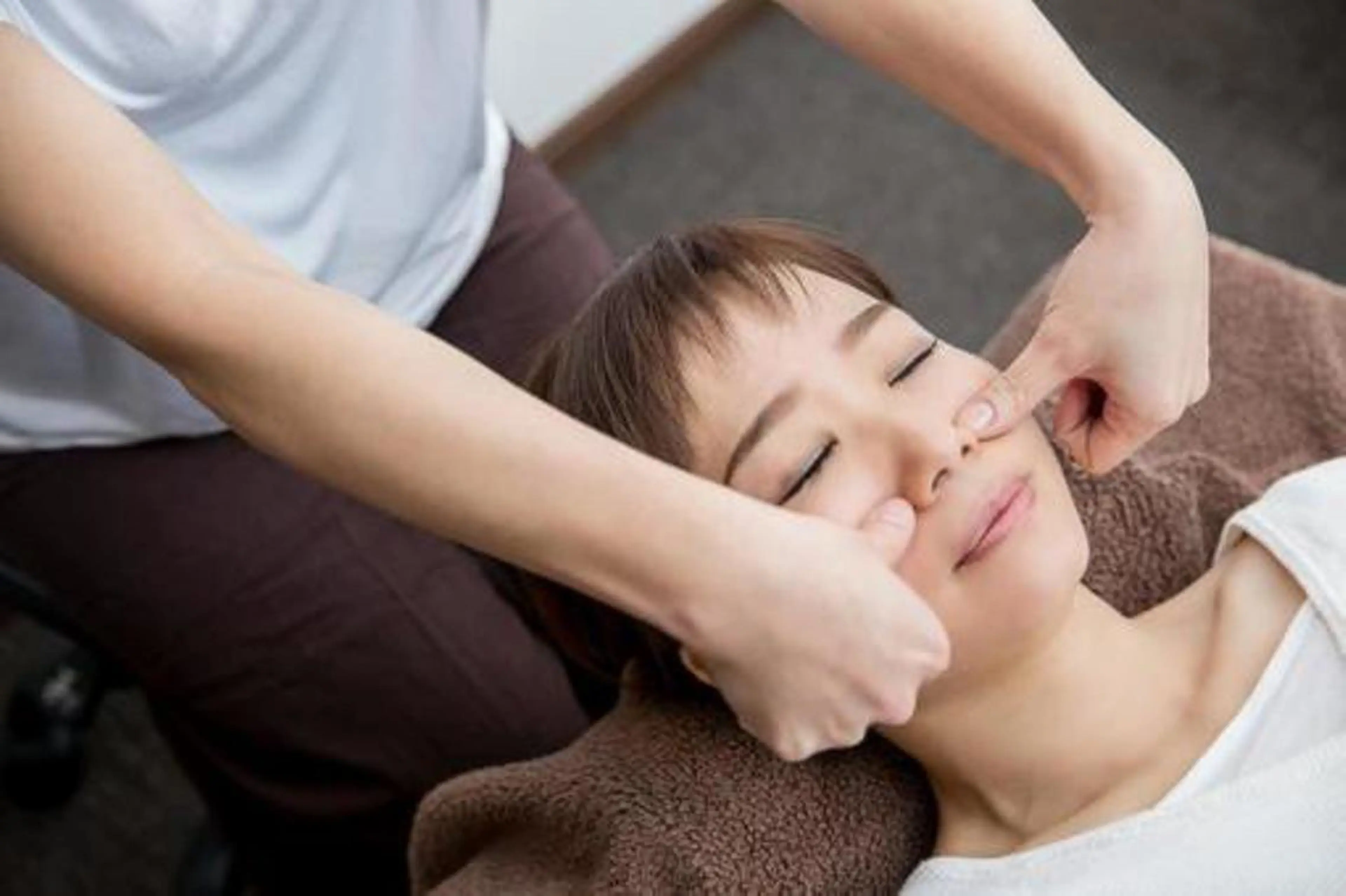 【痛くない小顔矯正】バザルトフェイシャル＋小顔矯正で美顔・小顔♡必ず来店時より小顔にします(80分)の写真