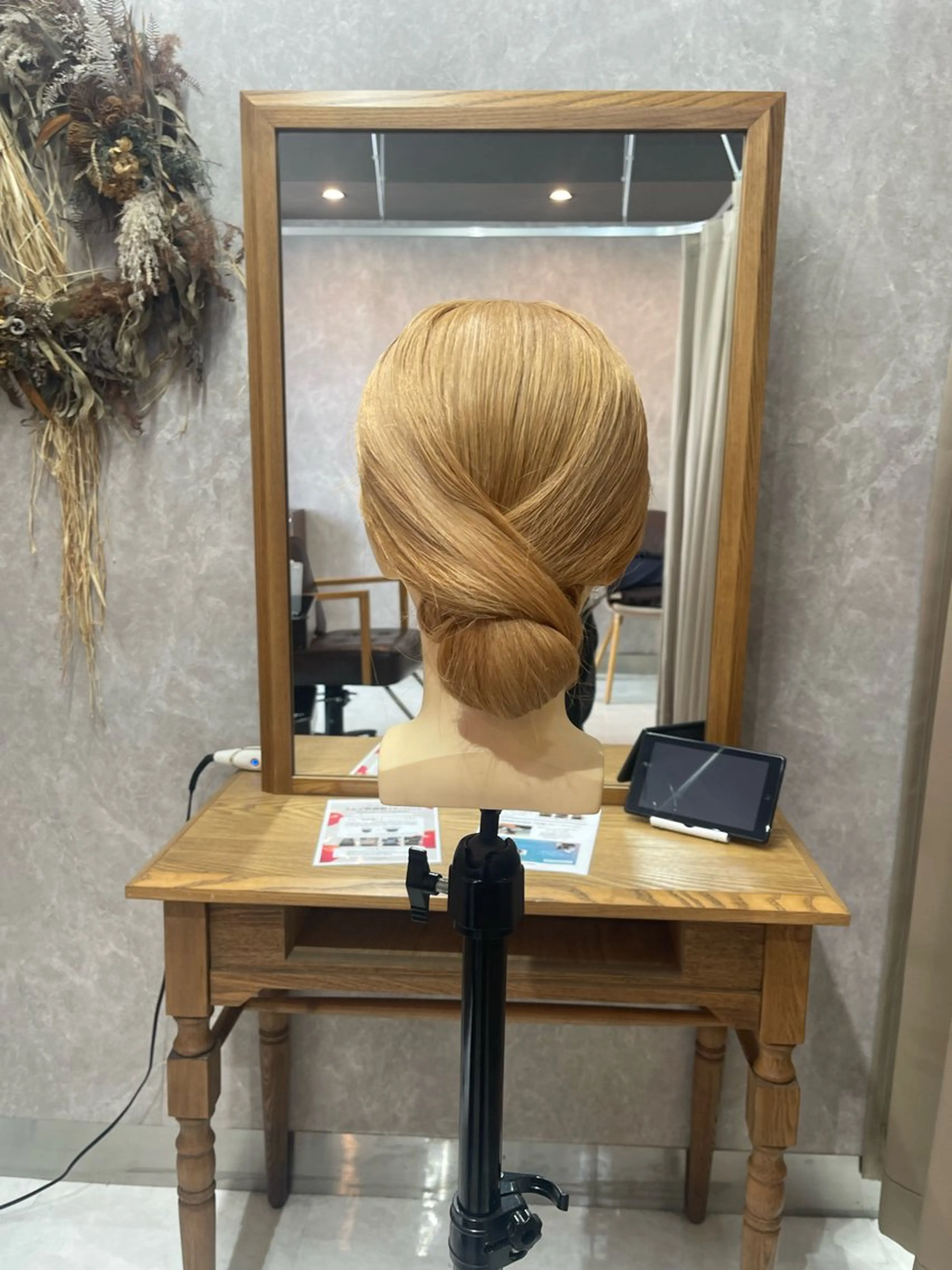 ロング ヘアセット Colore(コローレ)所属・顔タイプ/ダブルカラ ー/りりかのその他イメージ