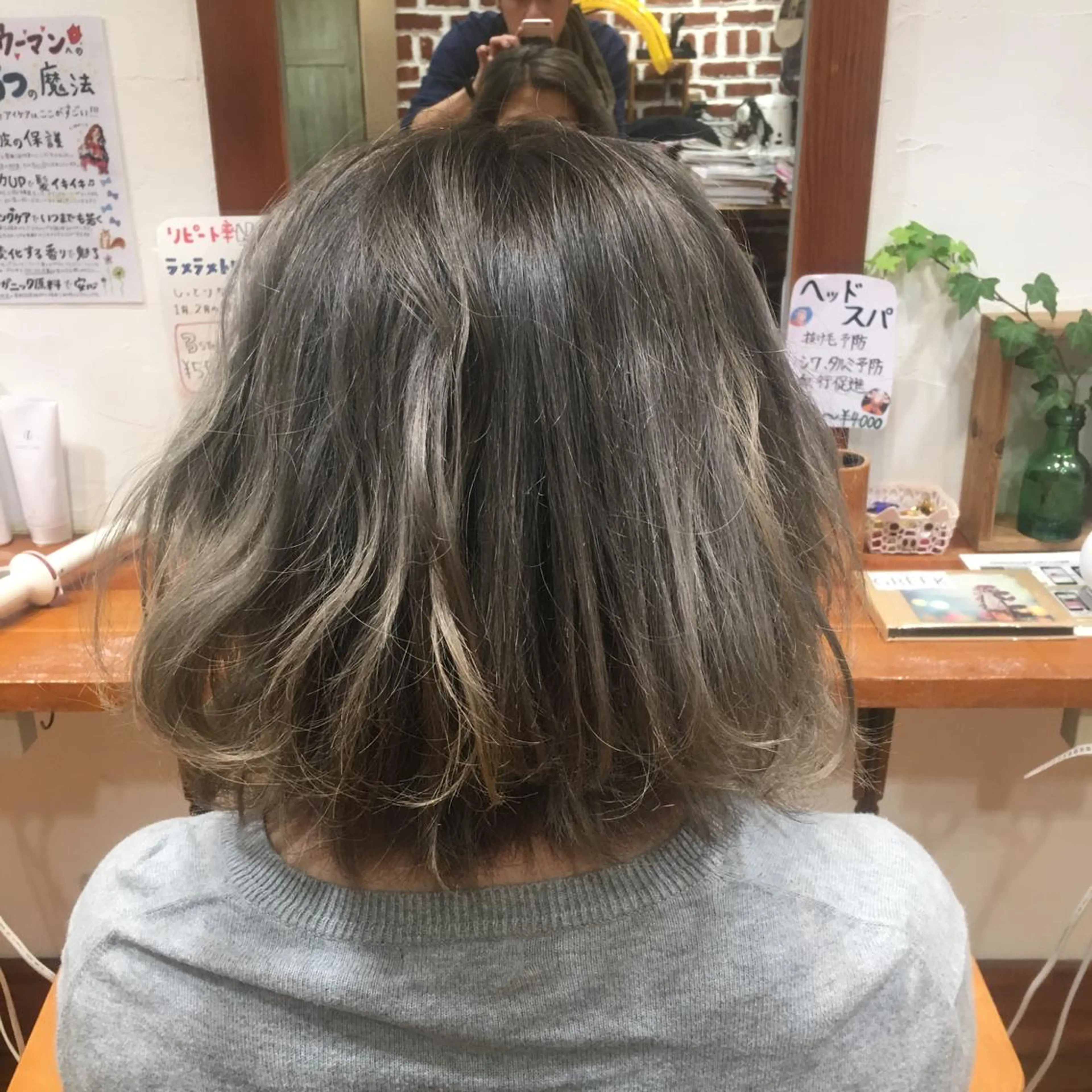 ショート カラー アッシュ シルバー シルバーアッシュ 360°キレイな ショートカットのヘアスタイル