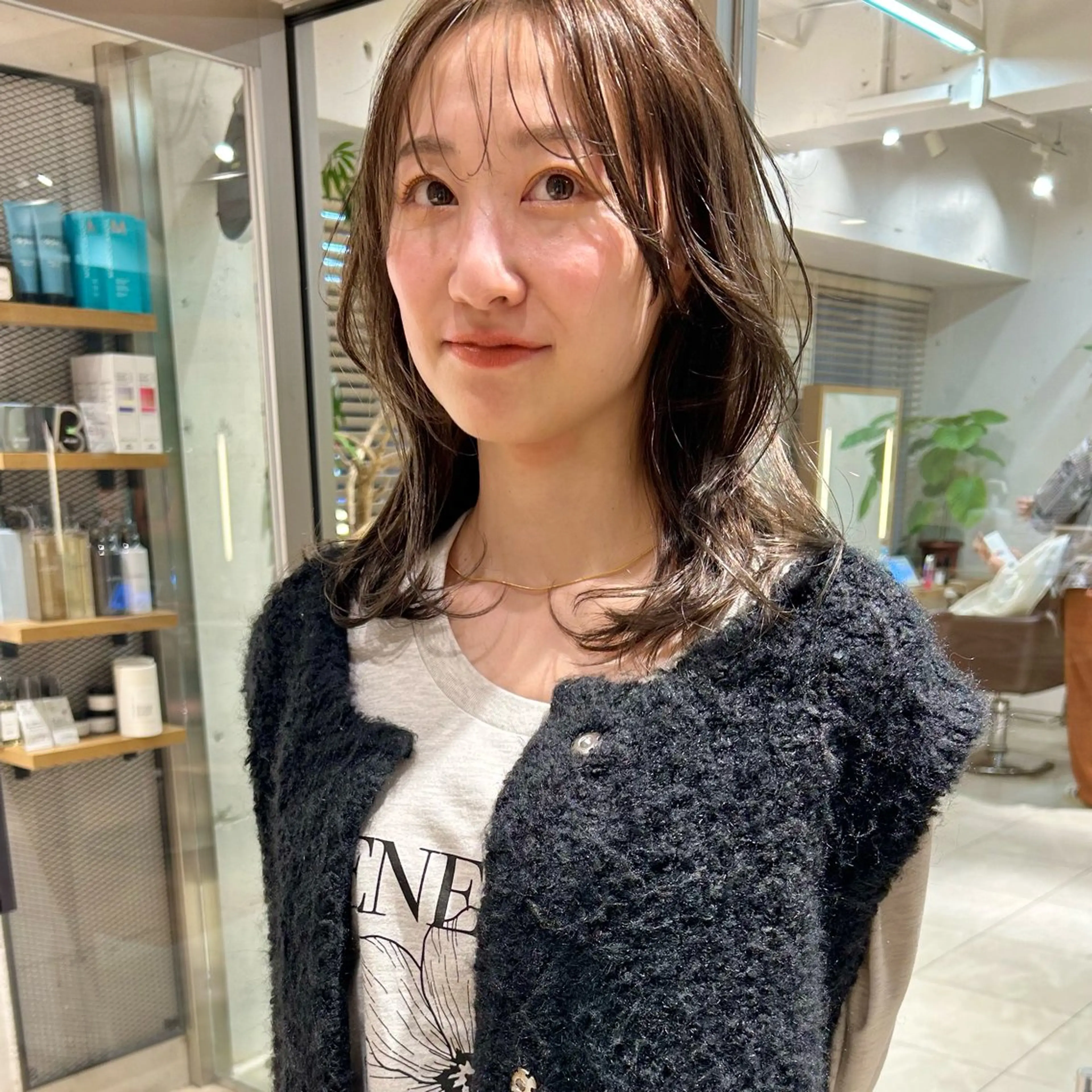 ミディアム カラー ミディアムレイヤー ブラウンカラー オリーブブラウン レイヤーカット カット ヘアカラー トリートメント ハイトーン/ブリーチ 似合せカット/パーマのヘアスタイル