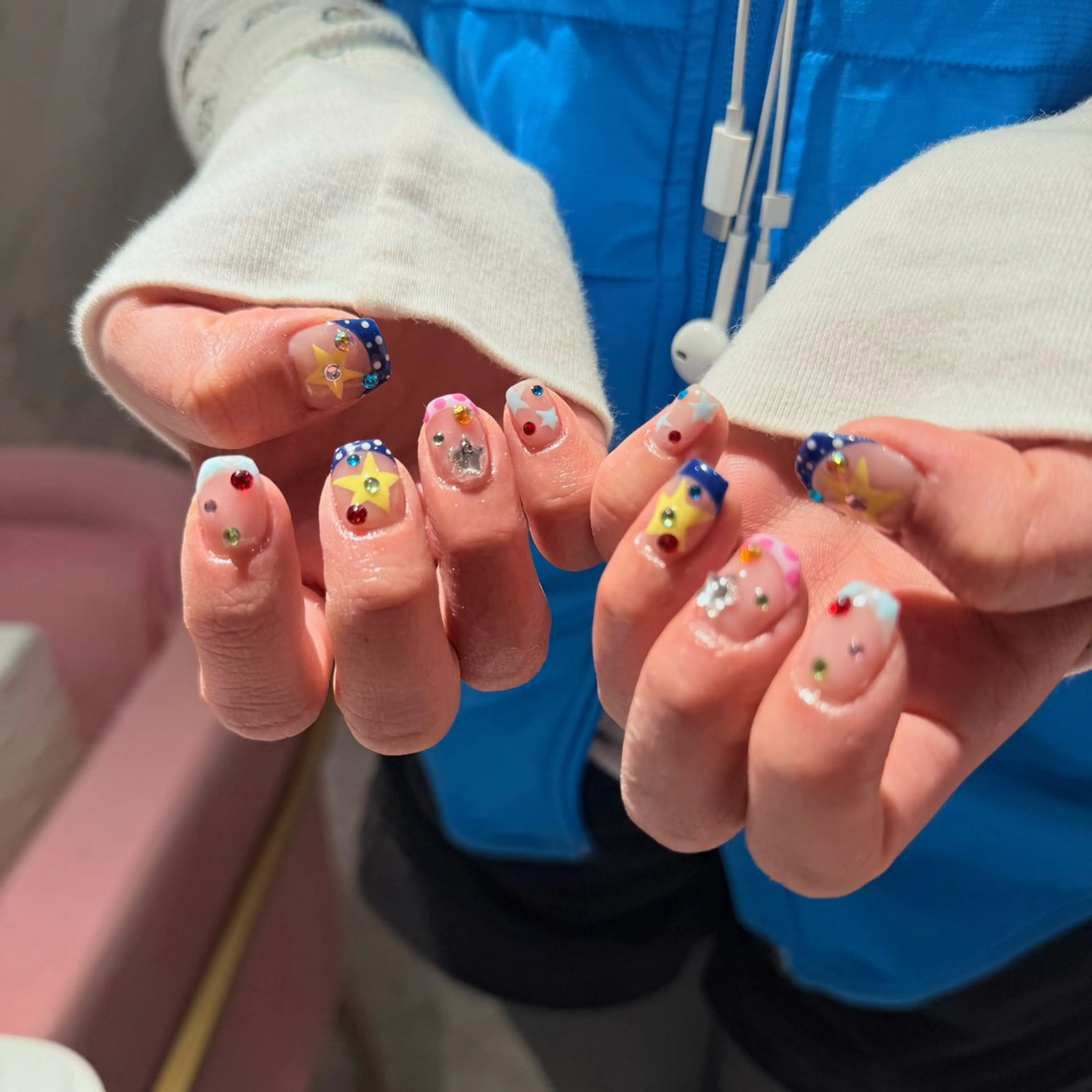 ミディアム ハンドネイル ハンドケア マシェリローズ所属・Macherie Roseのネイルデザイン