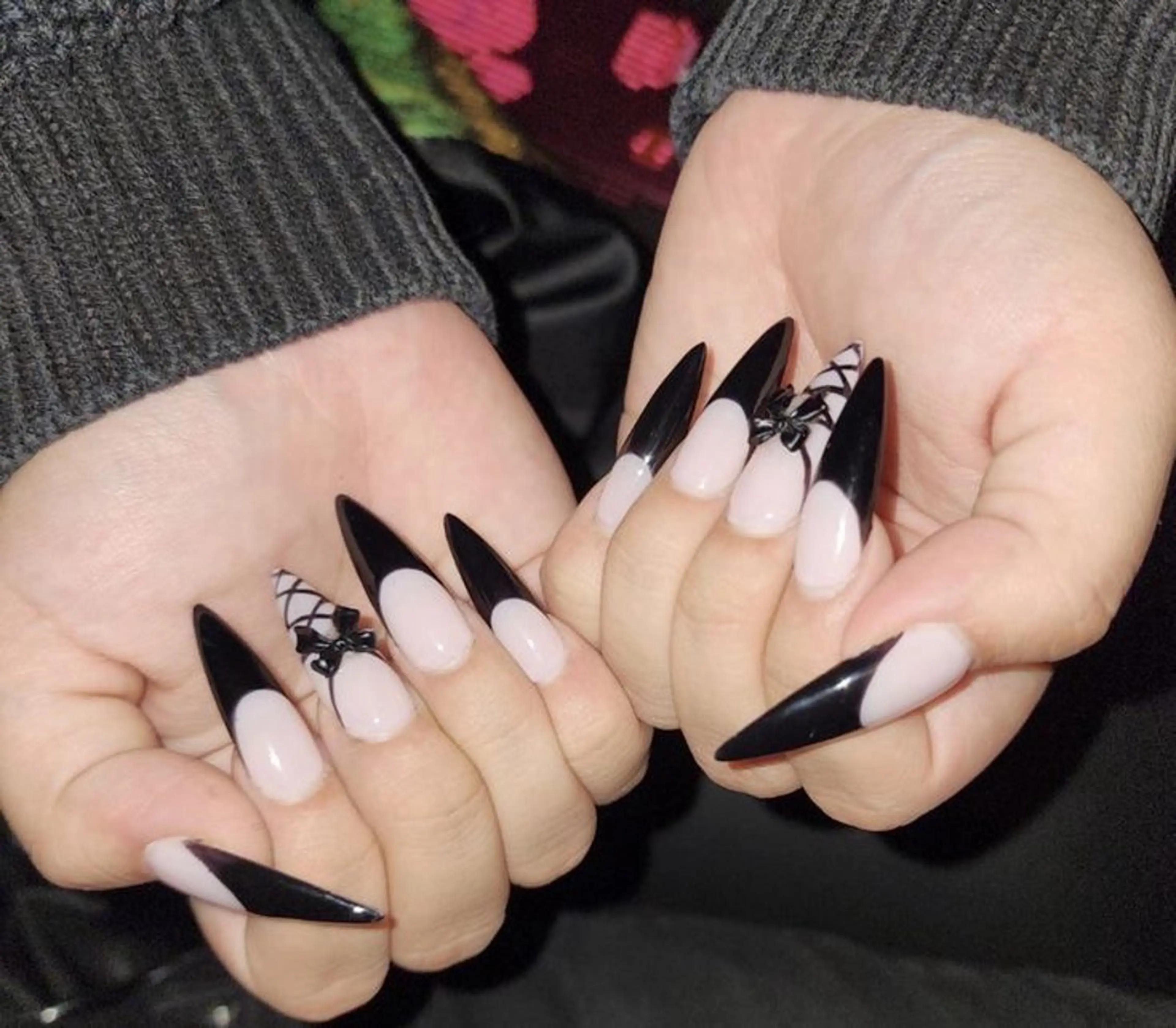 ネイル マグネットネイル ピンク ネイルチップ 冬ネイル クリスマス ハンドネイル Lee Nailsのネイルデザイン