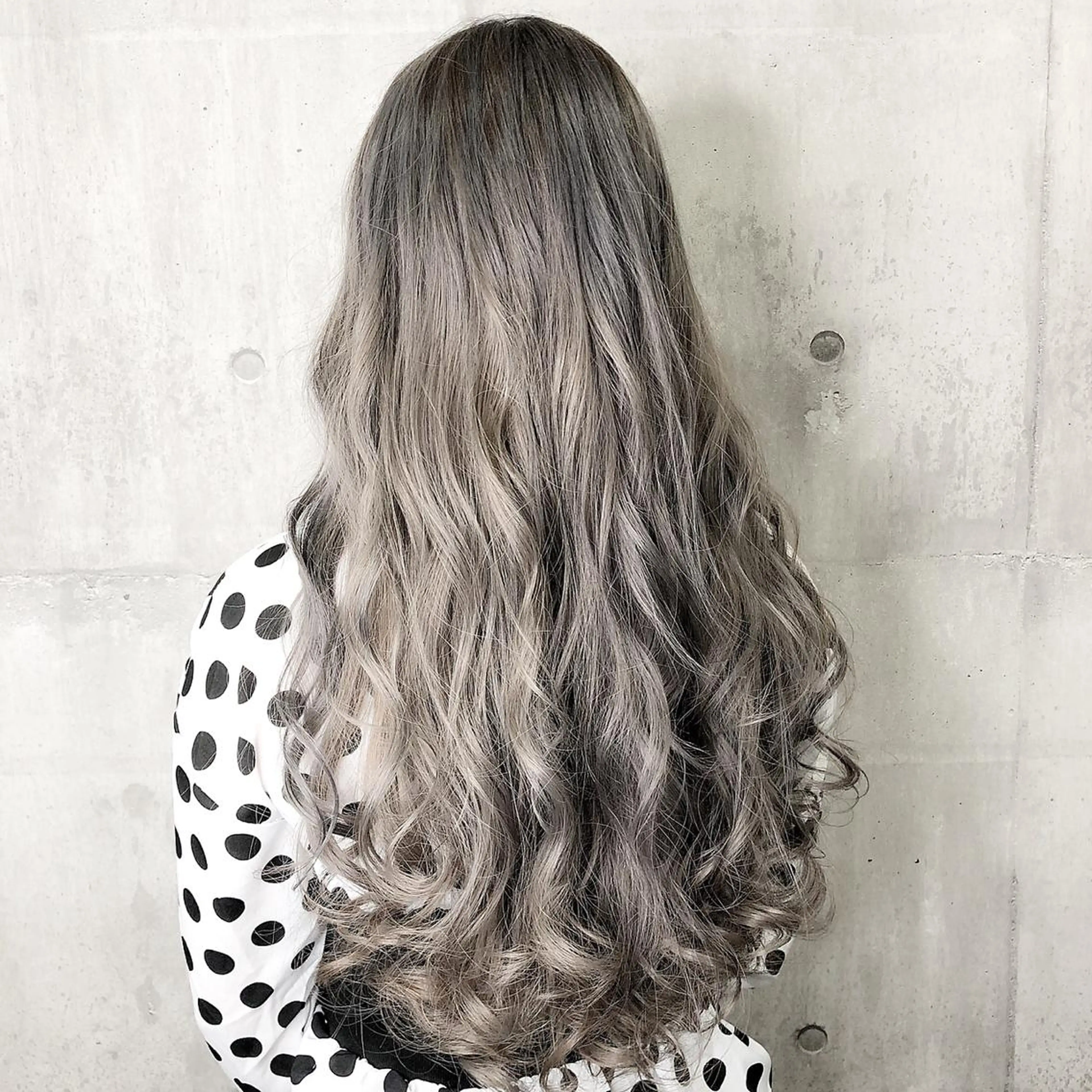 セミロング ヘアカラー to youハイライトのヘアスタイル