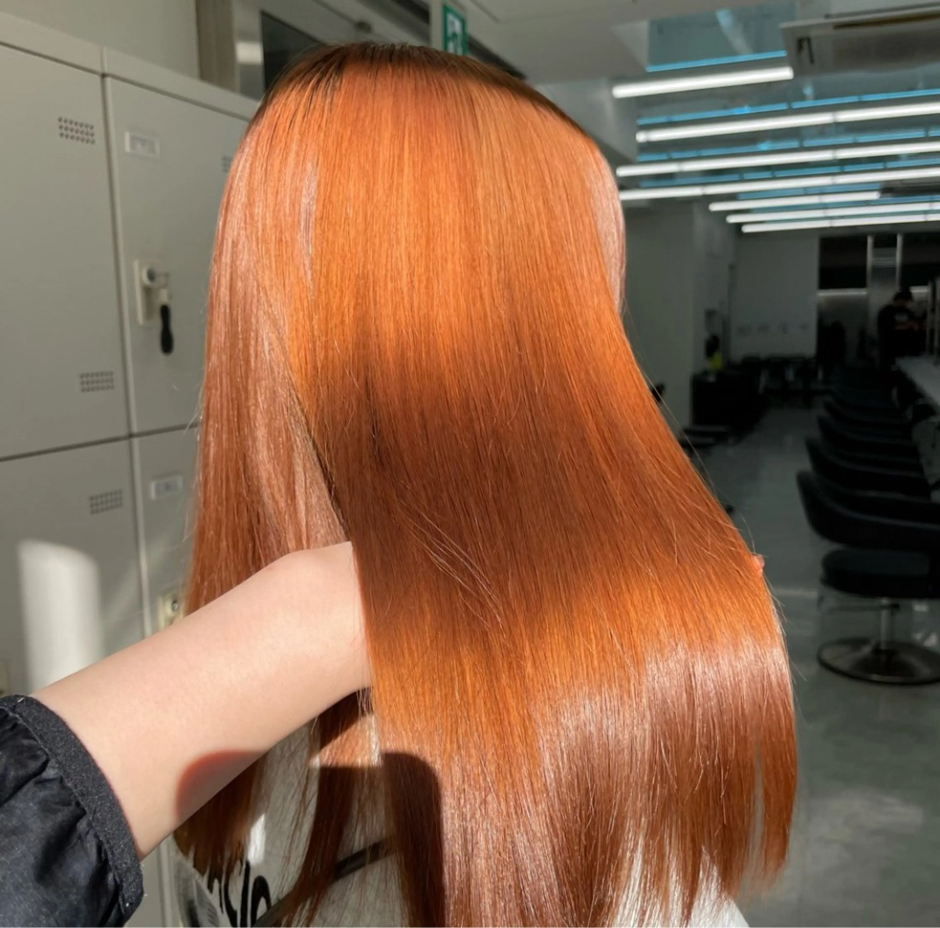 ロング ヘアカラー トリートメント ヘアセット 韓国ヘア/ブリーチ無 しWカラー/オリーブのヘアスタイル