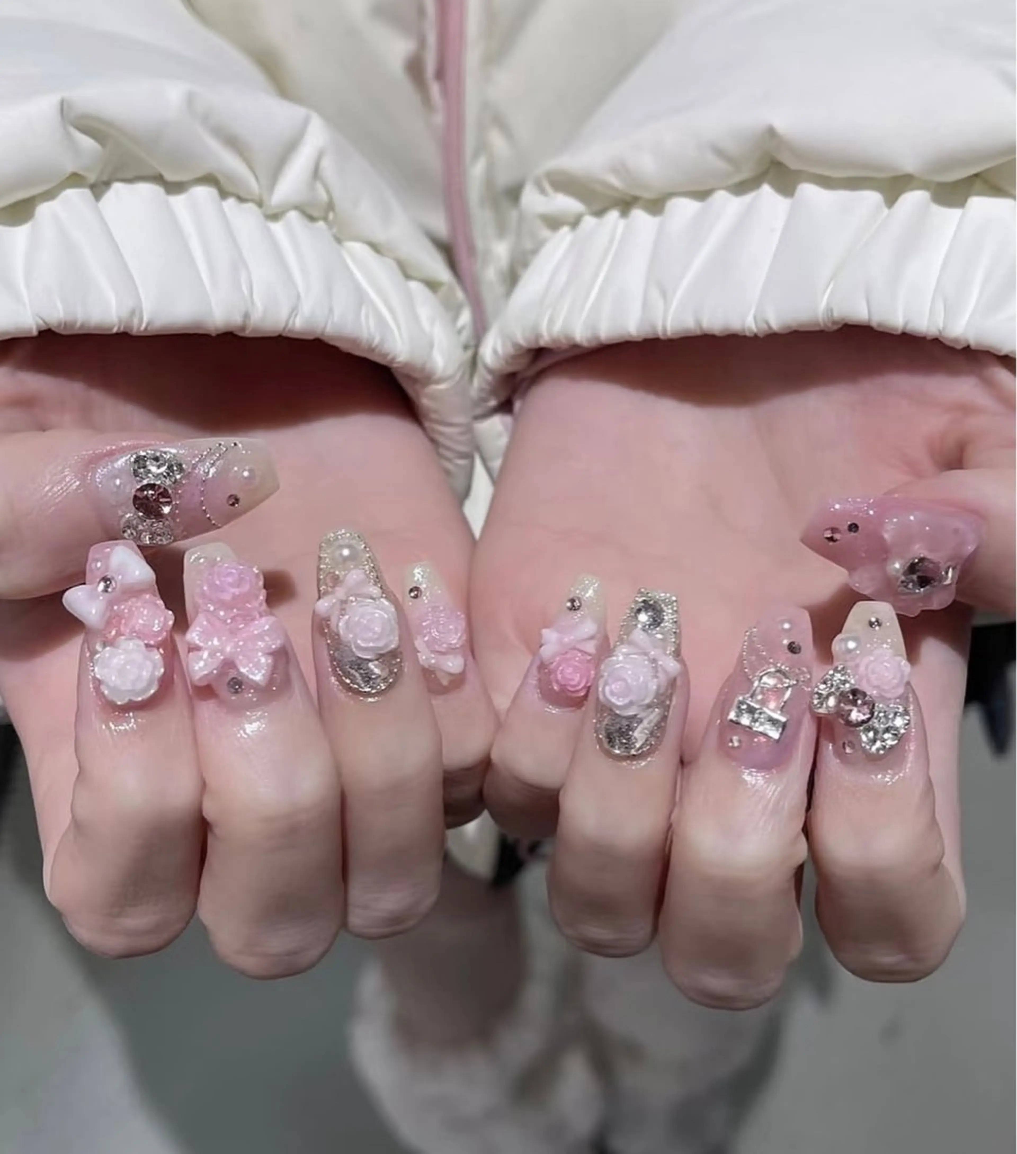 ネイル チークネイル フレンチネイル ジェルネイル ガーリー キラキラネイル ハンドネイル 高橋 雪のネイルデザイン