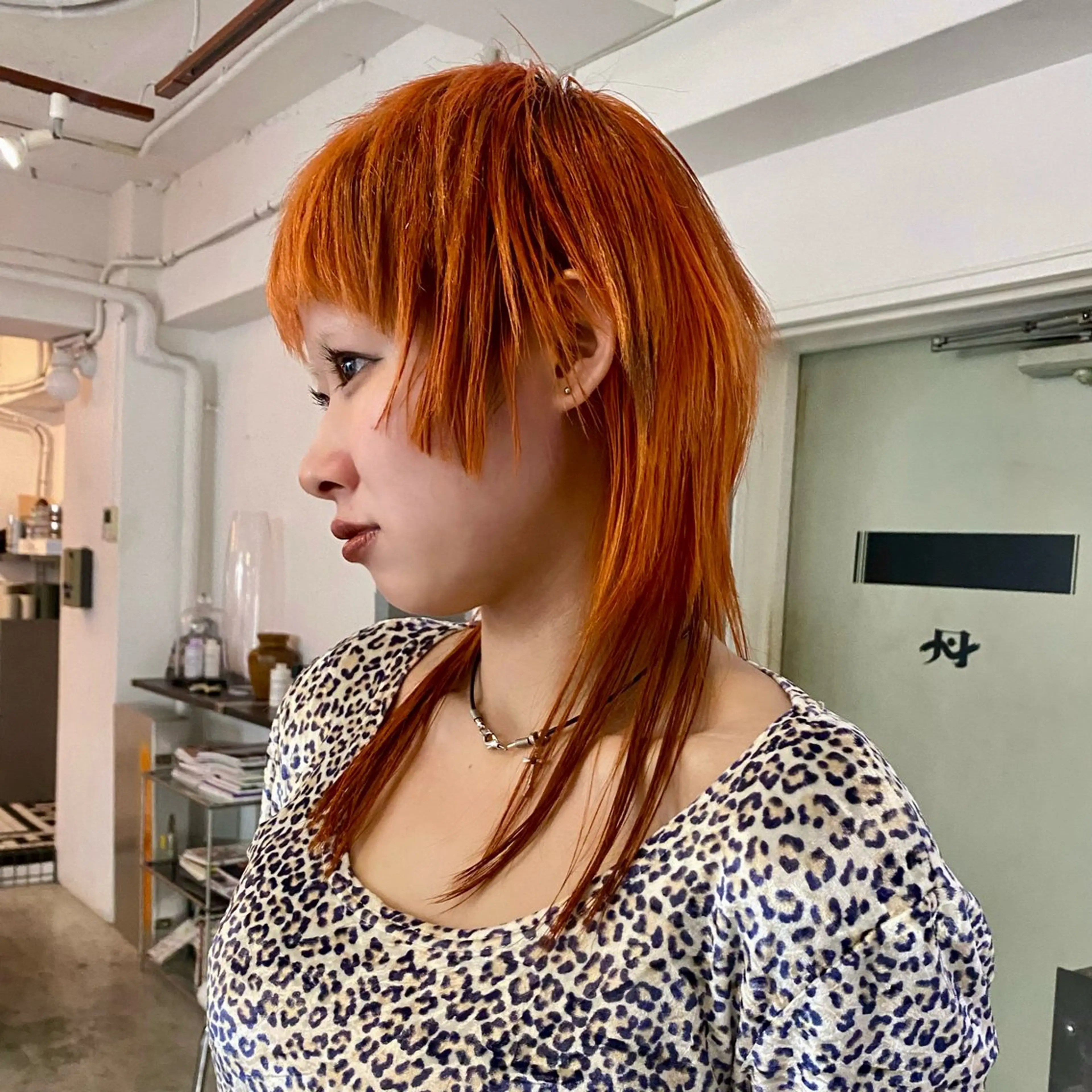 ミディアム カラー ヘアカラー トリートメント スミレ／透明感 ／ハイトーン／高円寺のヘアスタイル