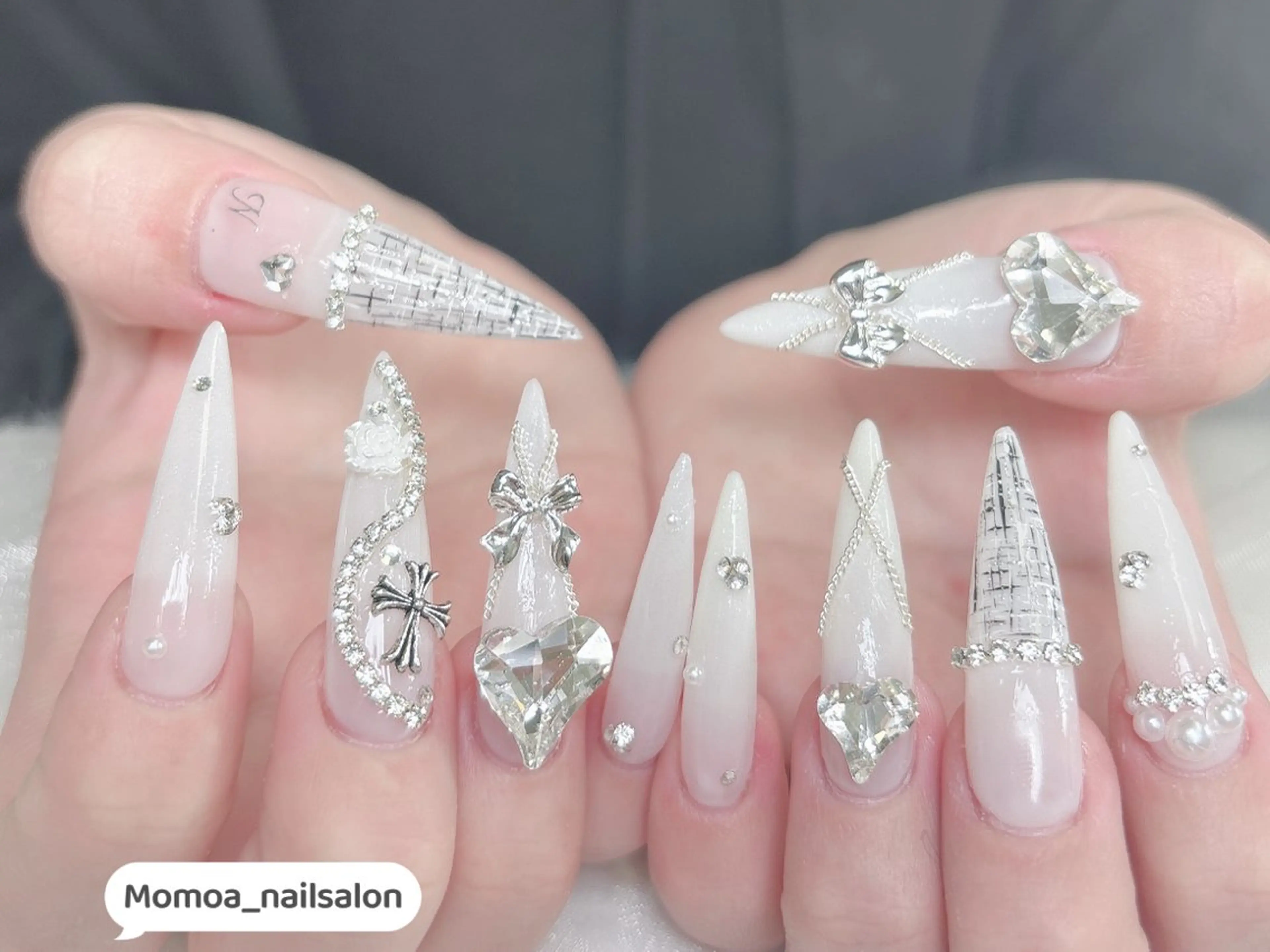 ネイル キラキラネイル 韓国ネイル スカルプネイル ハンドネイル MoMoA Nail ネイル長さ出し専門店のネイルデザイン