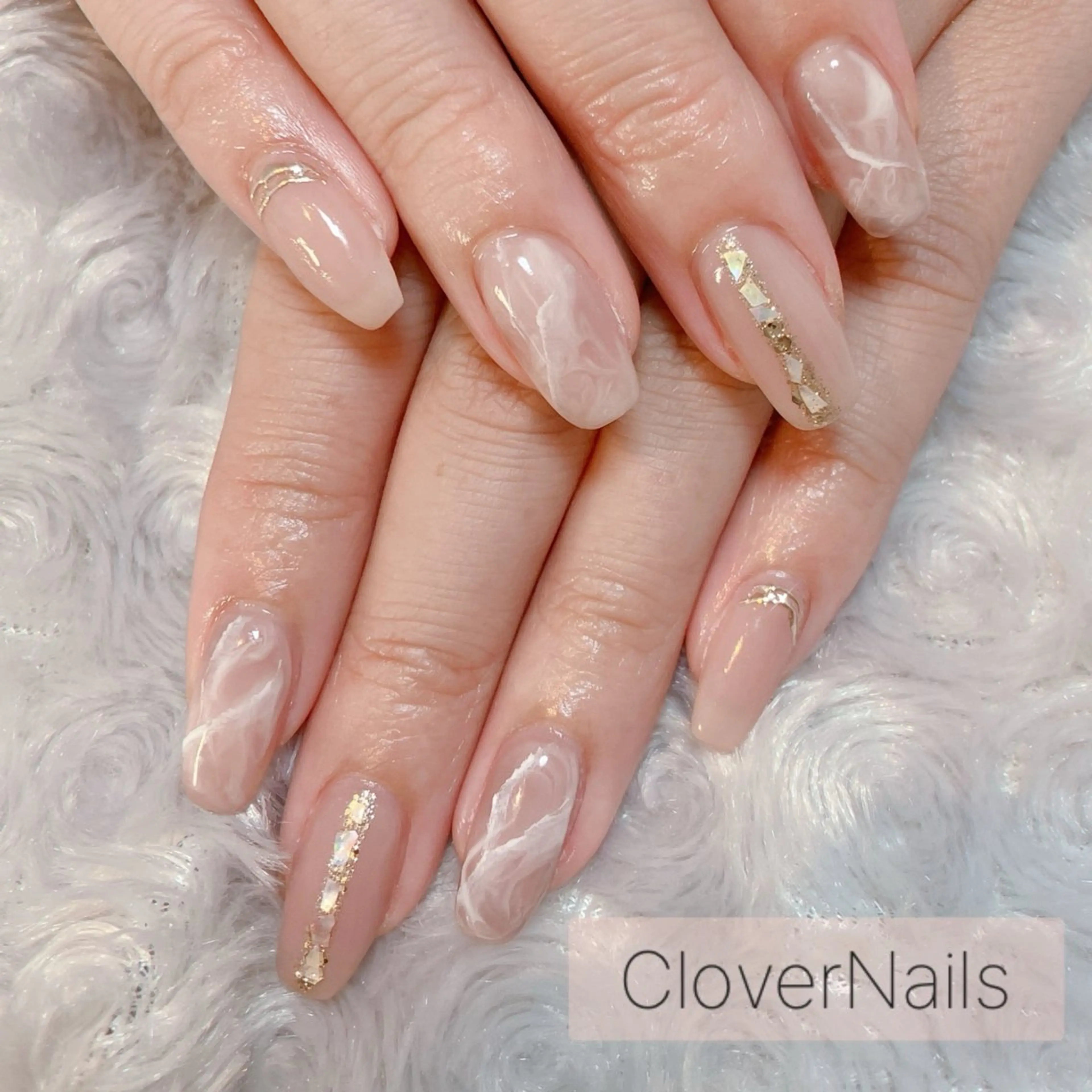 ネイル ゴールド 大理石ネイル(マーブル) オフィスネイル シンプルネイル ハンドネイル 自宅ネイルサロン クロバーネイルのネイルデザイン
