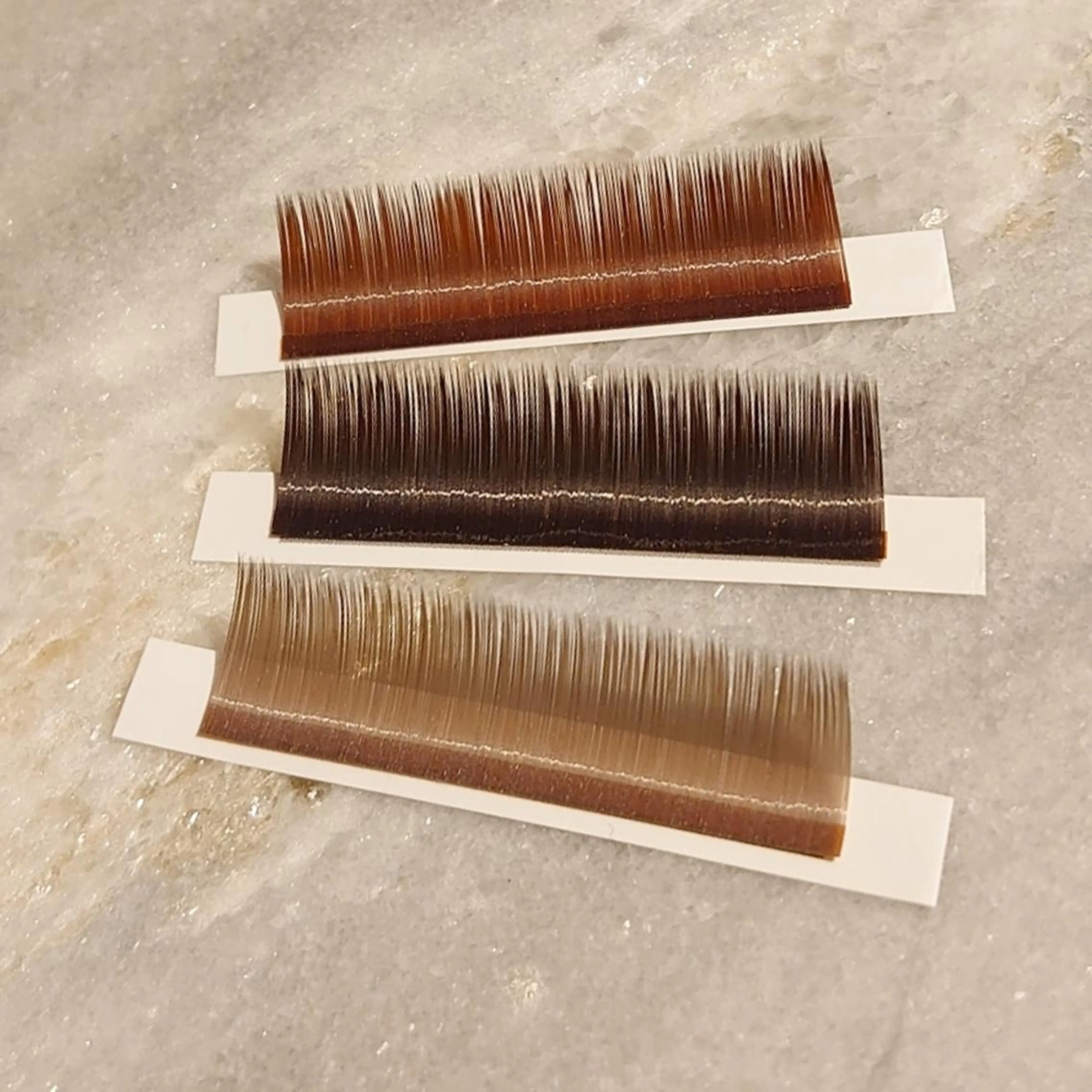 3色から選べるブラウンフラットラッシュ120本！150本！モチの良さ、柔らかさ、まつげの負担最小！の写真