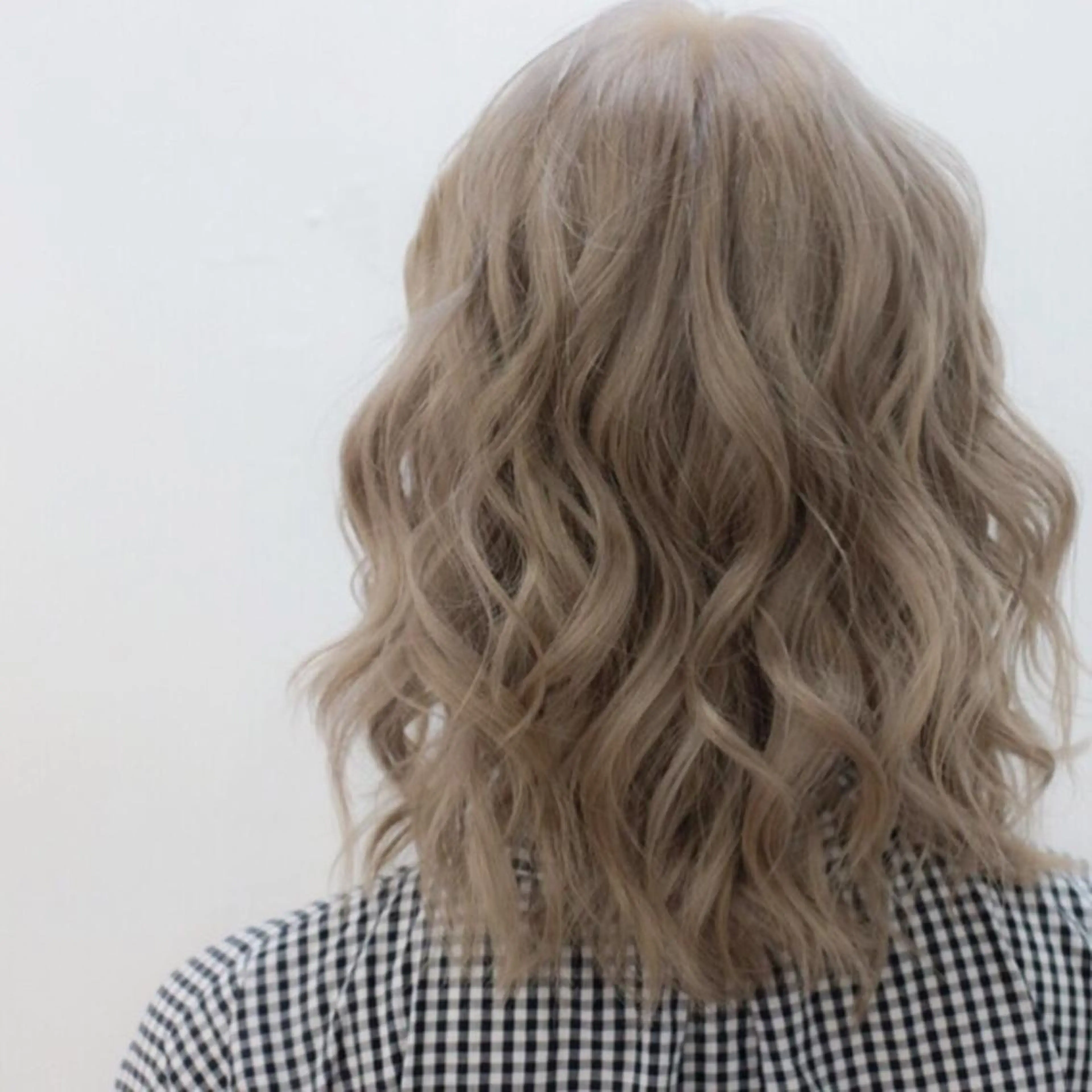 ミディアム カラー ヘアアレンジ ブリーチ 透明感カラー 外国人風カラー トリートメント FÜRSTIN所属・西村髪質改善 ブリーチ縮毛矯正のヘアスタイル