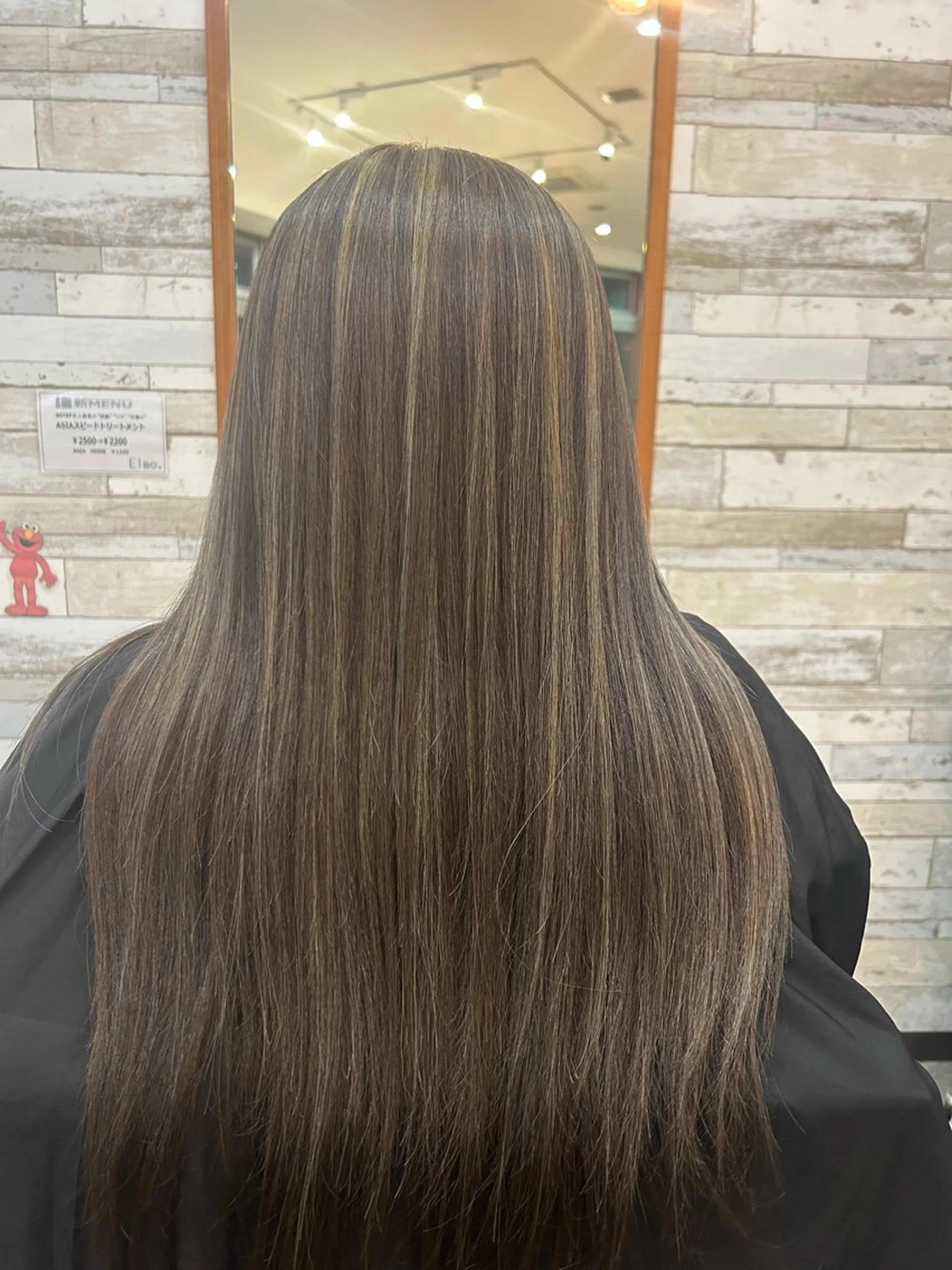 カラー elmo.所属・木庭 愛莉のヘアスタイル