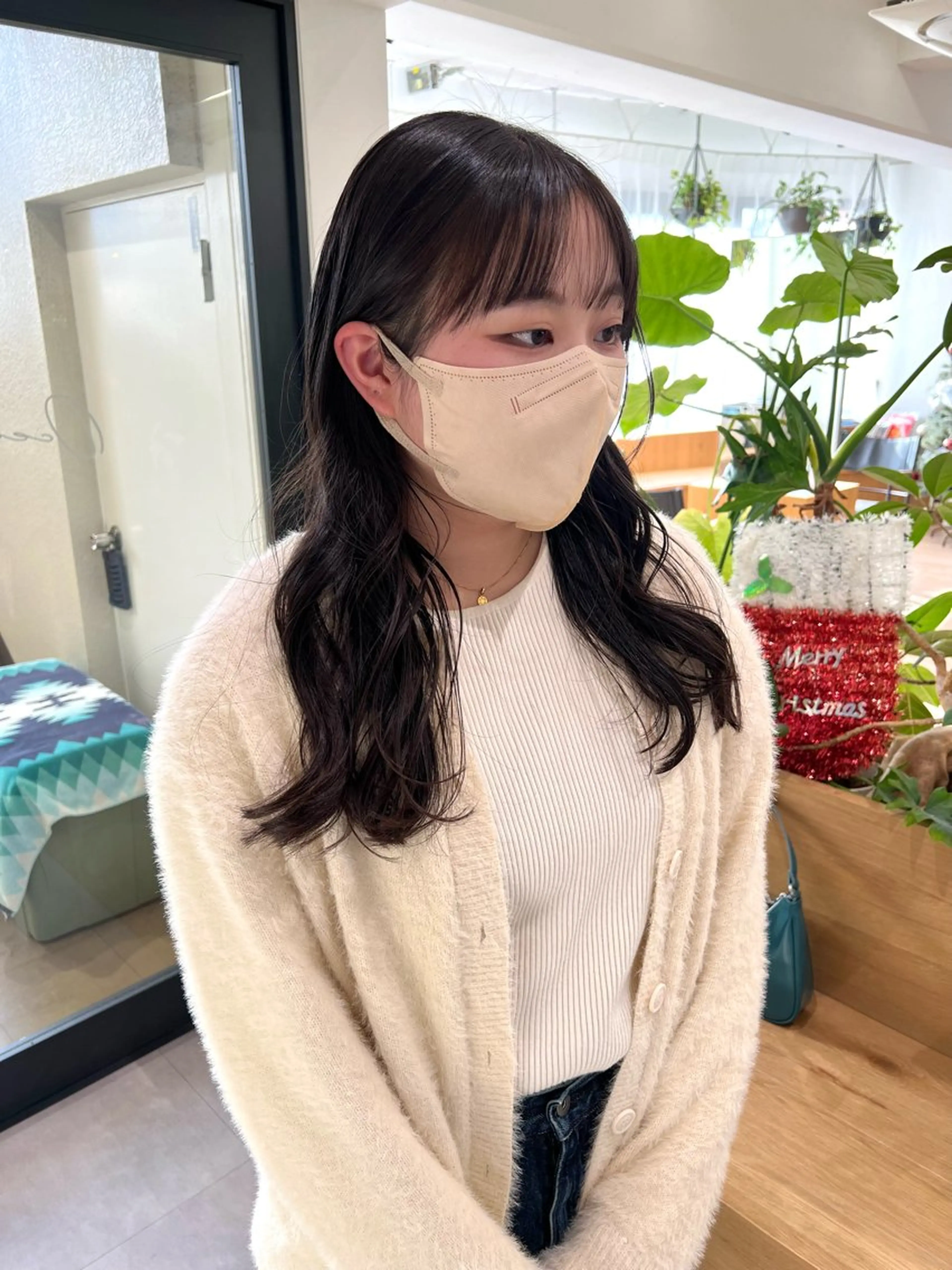 セミロング カット 艶ベージュ/オリーブ カラー🫒airiのヘアスタイル