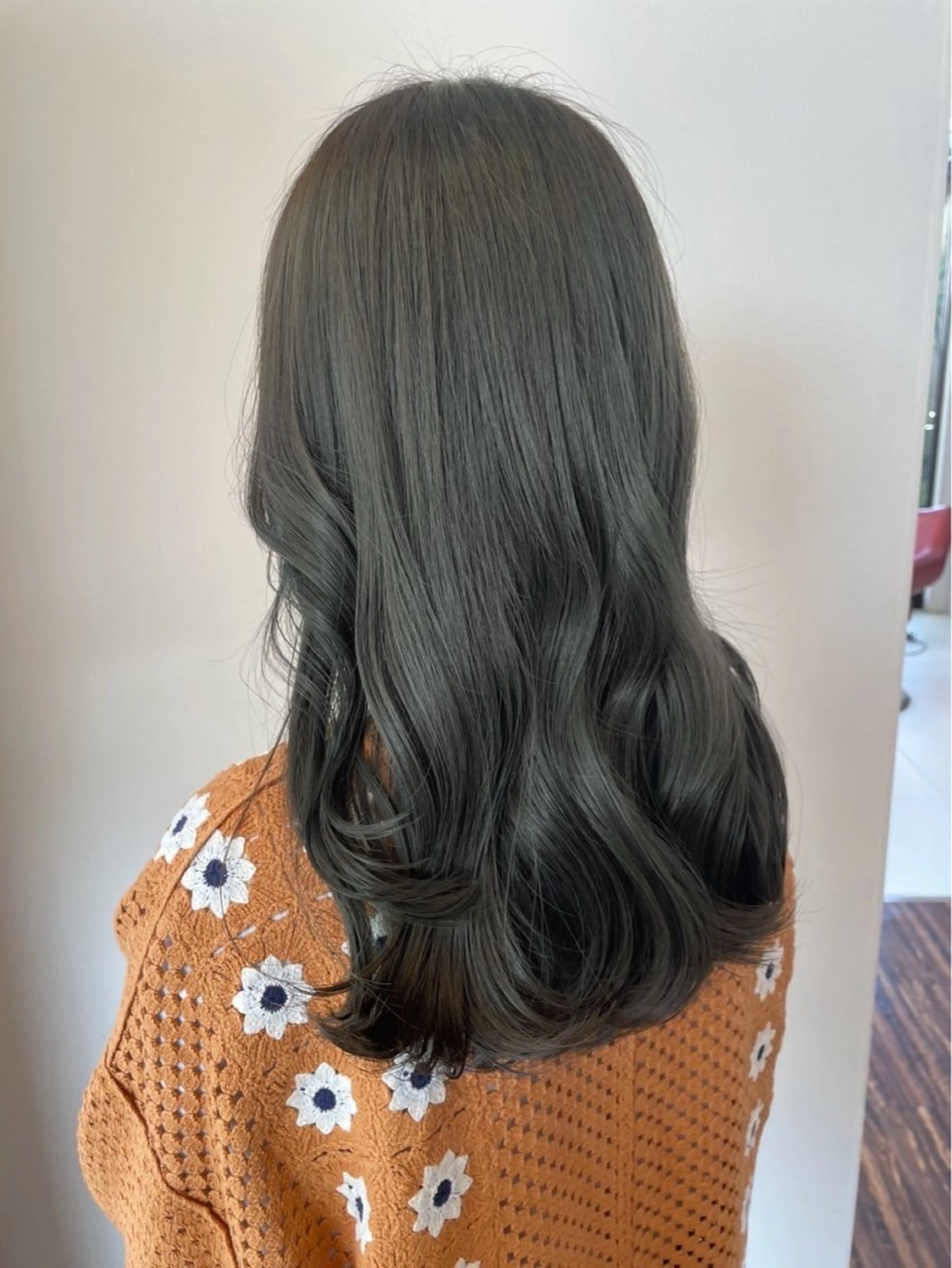 セミロング カット ヤスダ ホノカのヘアスタイル