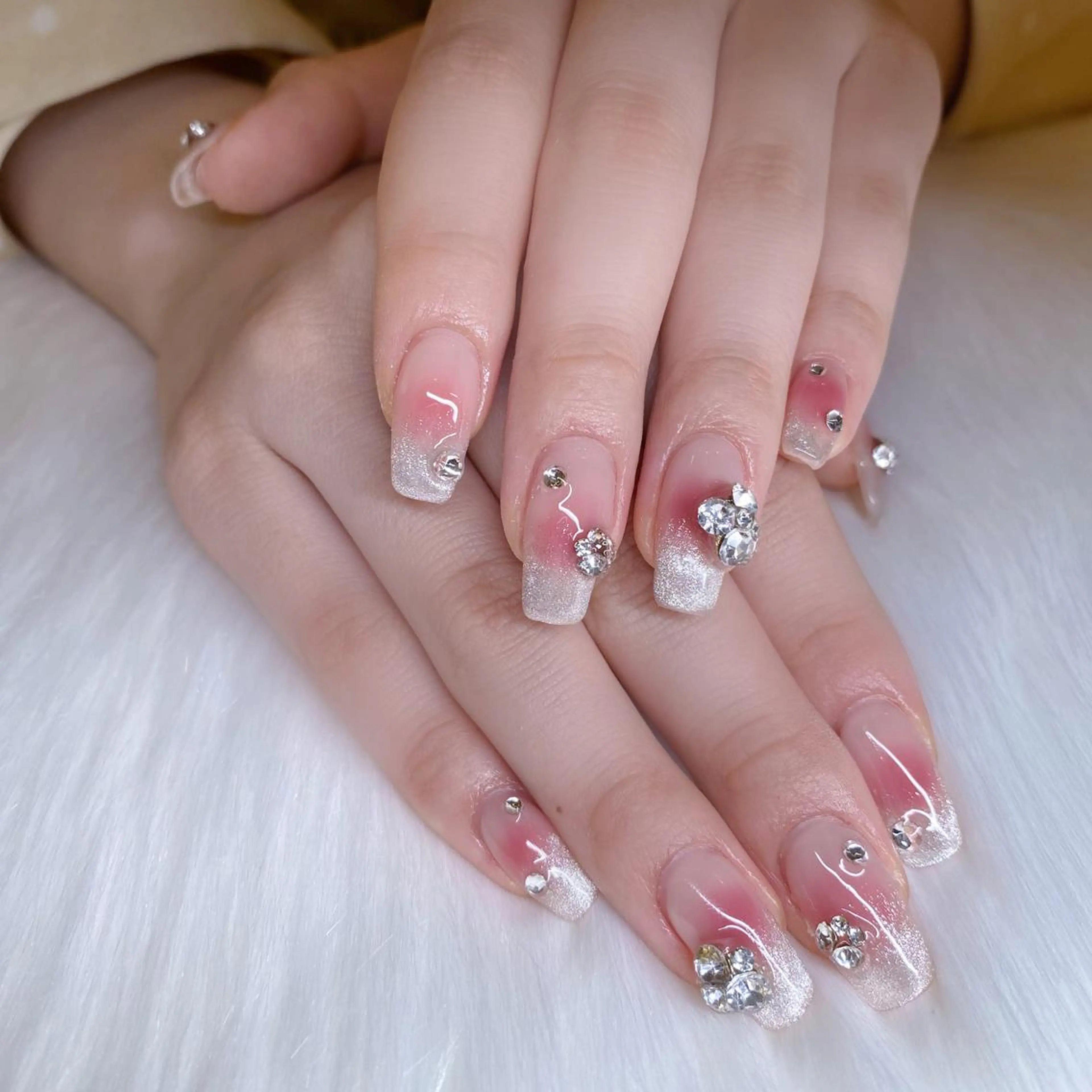 ネイル チークネイル キラキラネイル マグネットネイル ストーンネイル ハンドネイル Nail Lifeのネイルデザイン