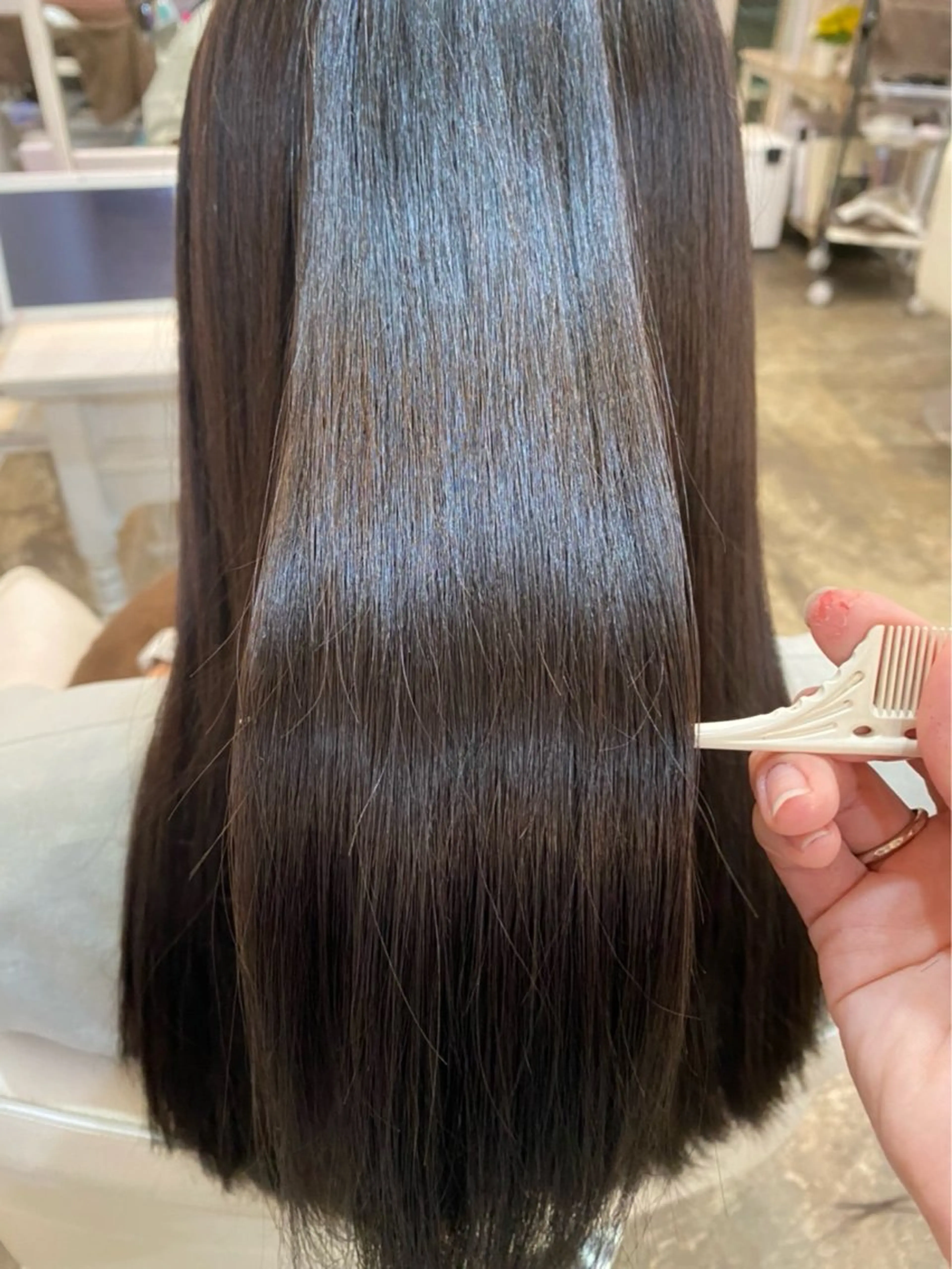 ロング 縮毛矯正 小磯 維織のヘアスタイル