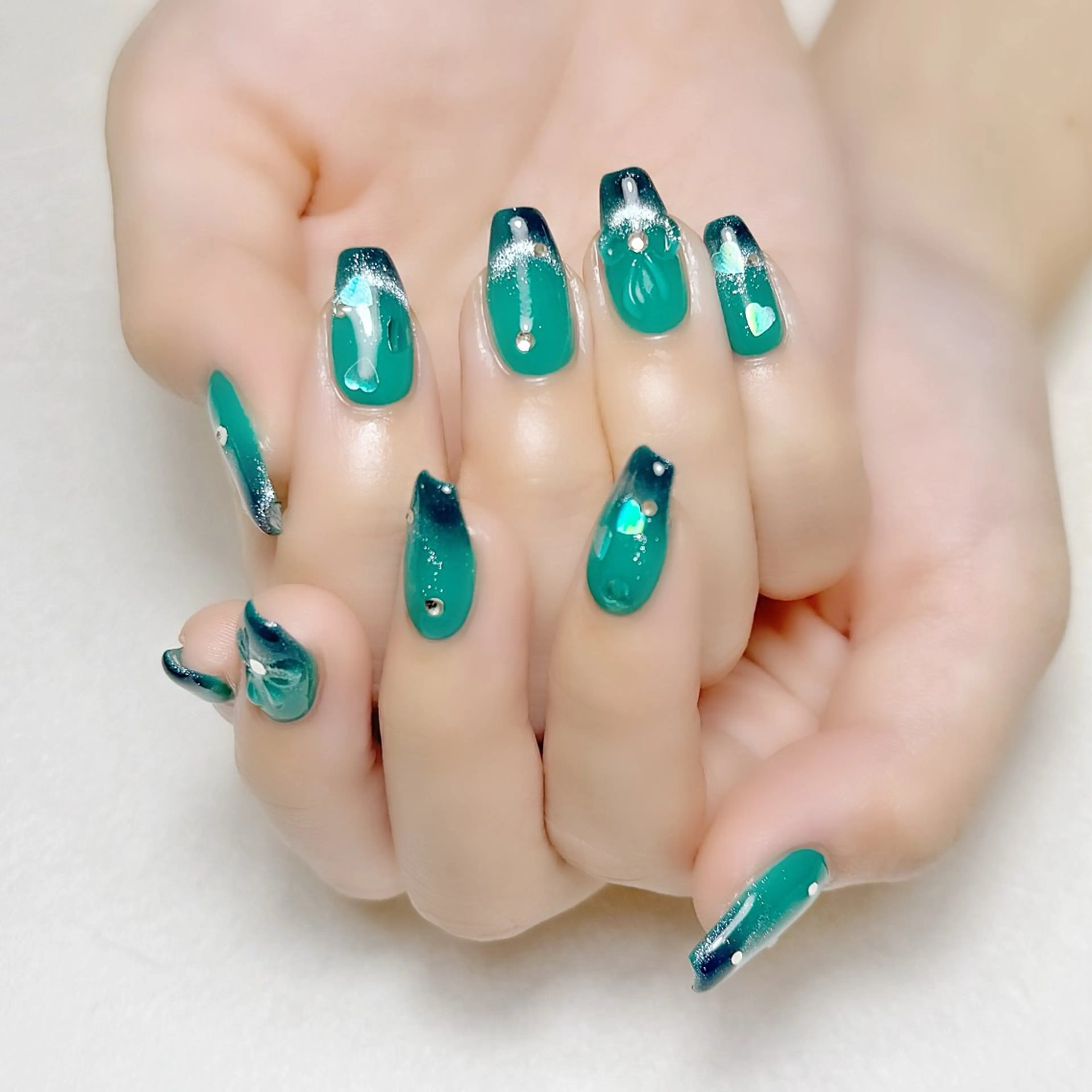 ネイル グラデーション グリーン マグネットネイル 春ネイル rouse nail RISATOのネイルデザイン