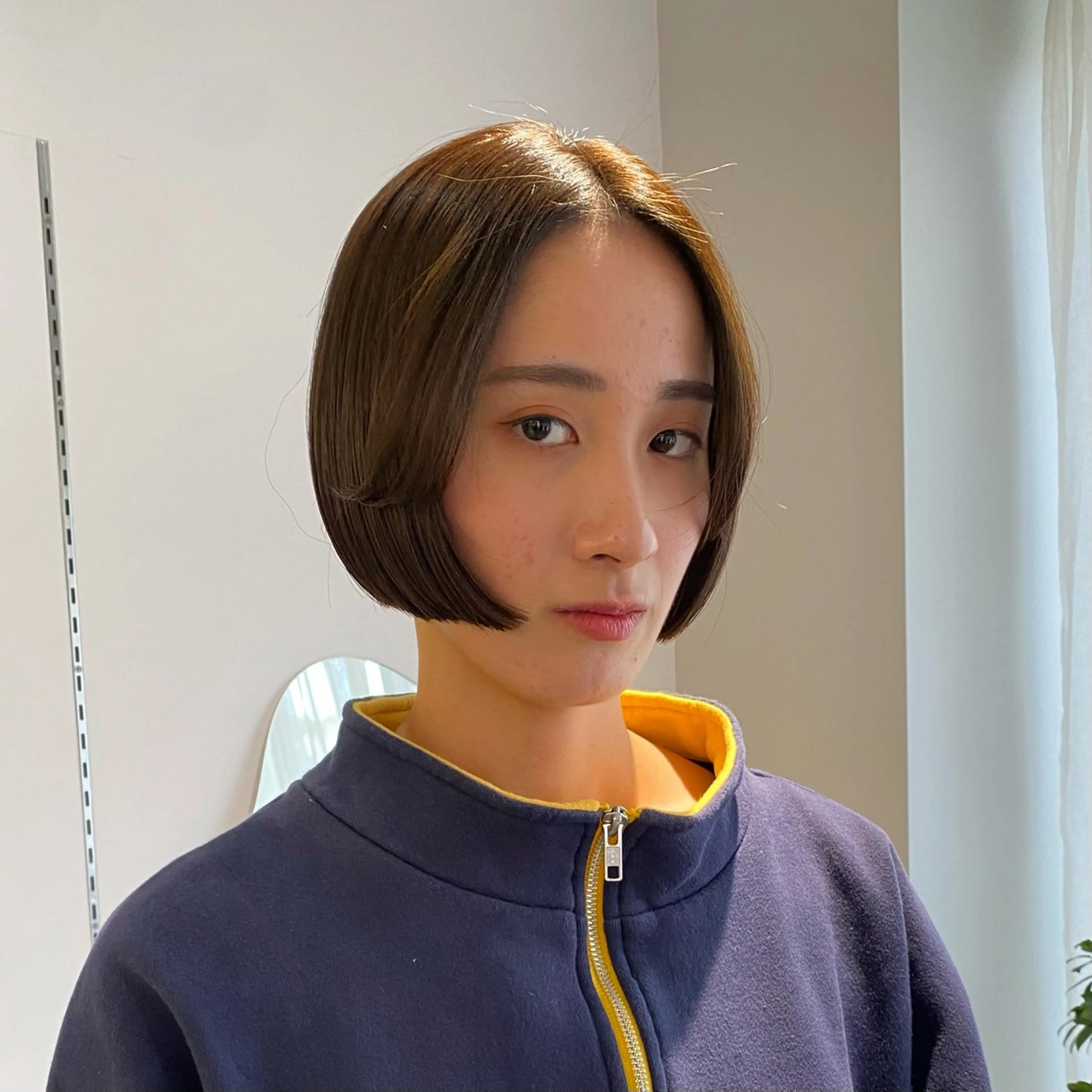 ショート カラー ベージュカラー オリーブベージュ ボブ カット ヘアカラー cipre シンモン チナリのヘアスタイル