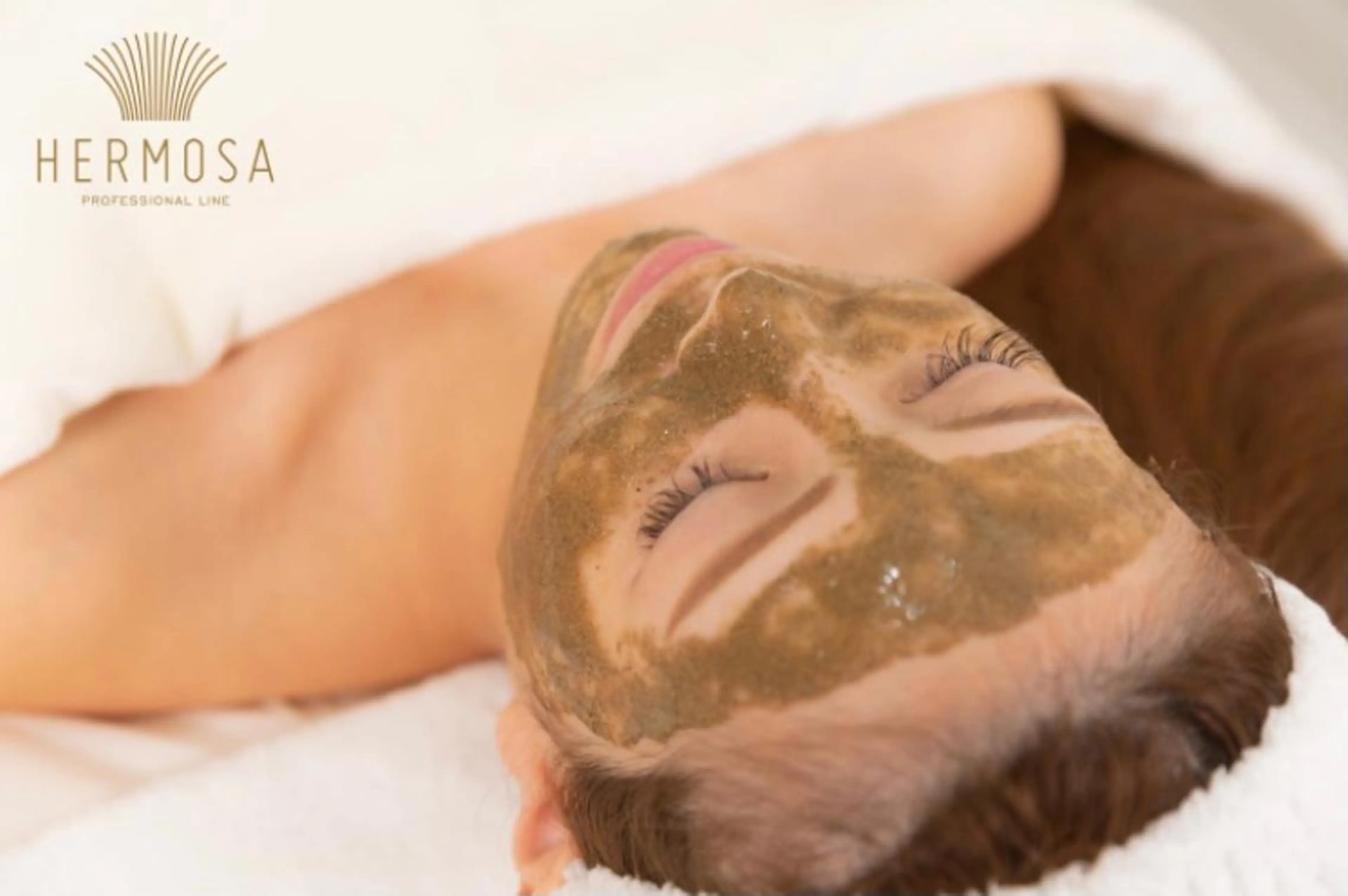 【贅沢！本気の肌質改善】剥離なし全顔ハーブピーリング&アフターケア60分付(1万円相当)の写真