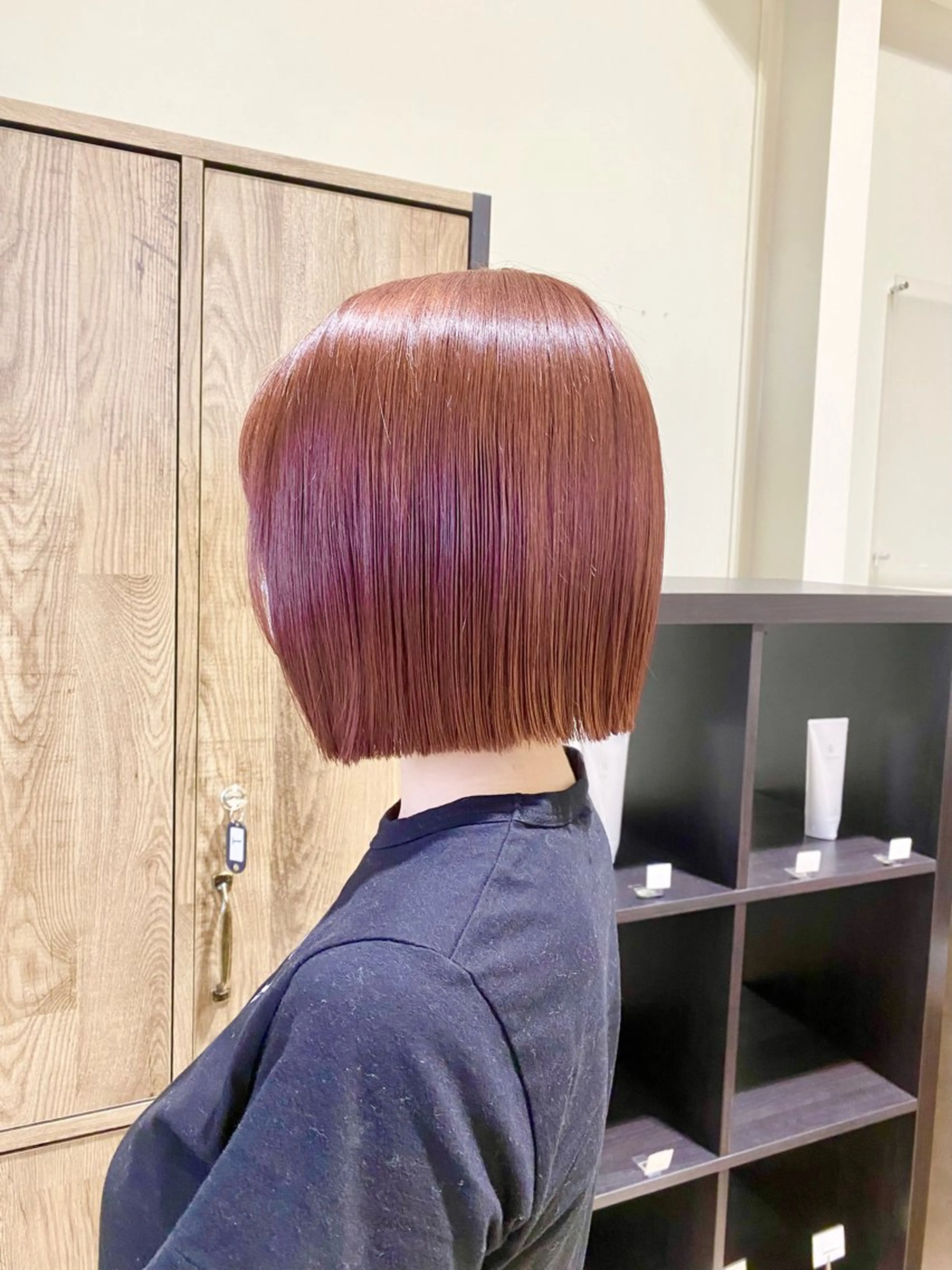 ショート カラー 切りっぱなしボブ カシス ピンクカラー ボブ 太田 未来のヘアスタイル