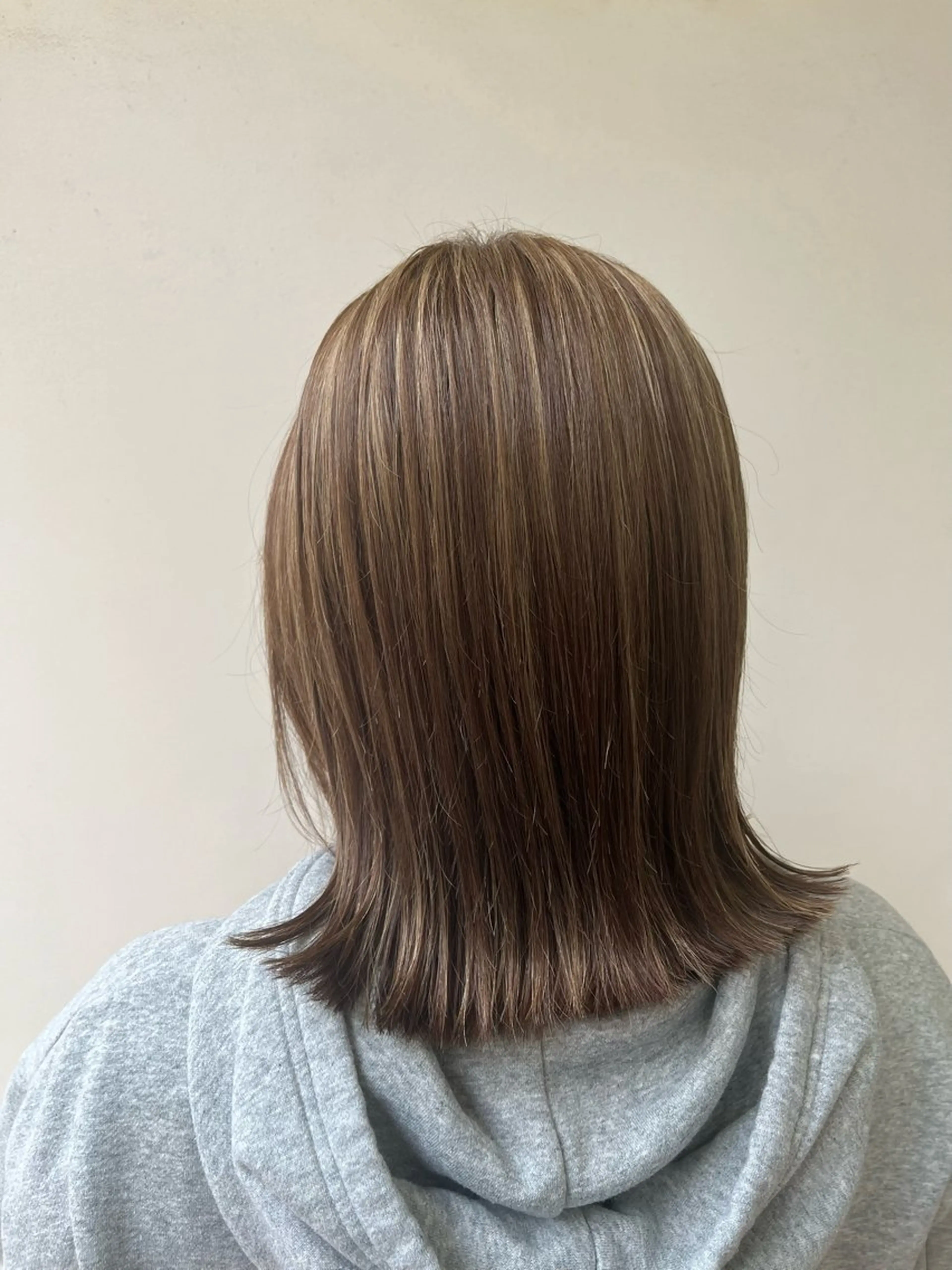 セミロング ヘアカラー 韓国風透明感カラー 💎YUI💎のヘアスタイル
