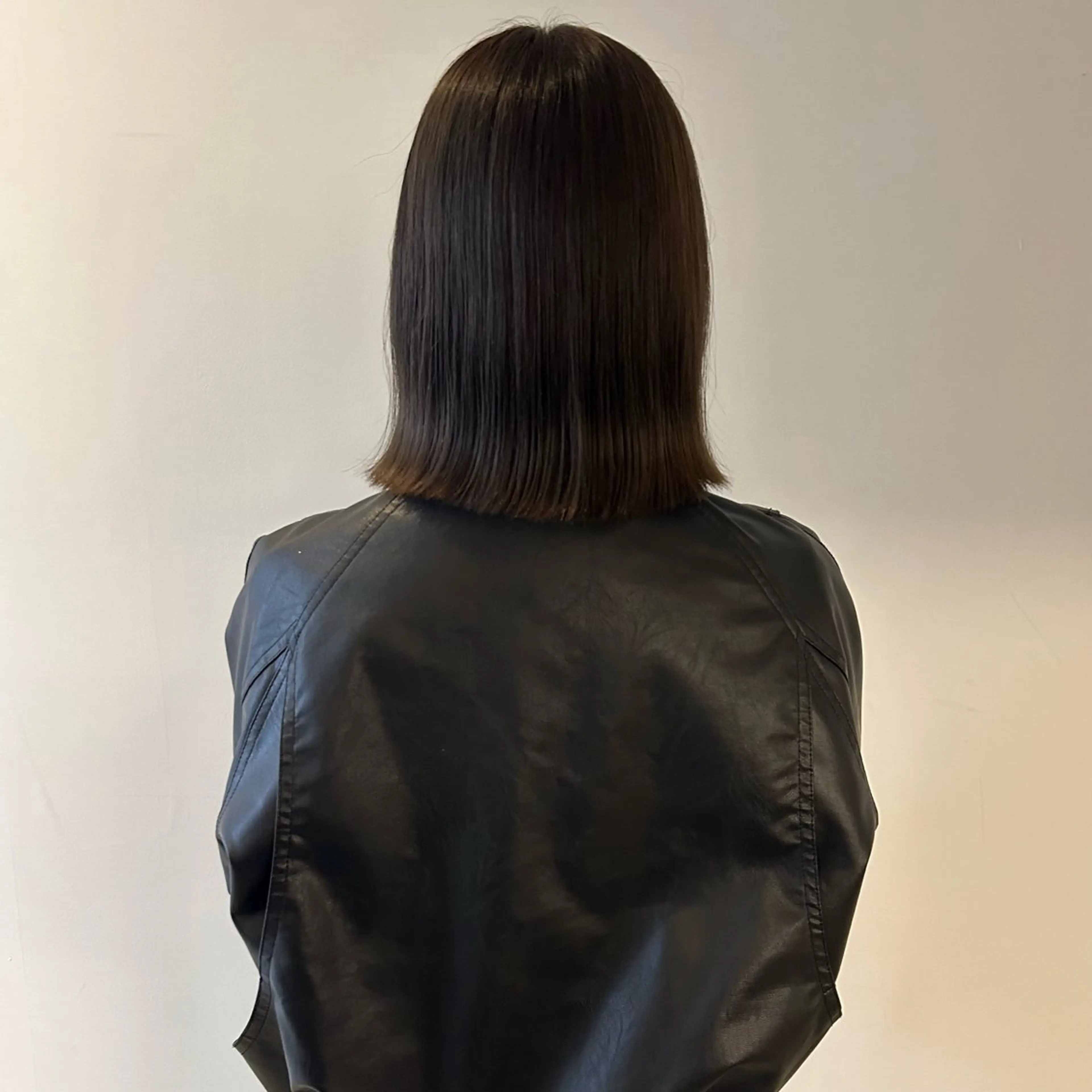 ミディアム ボブ nonoka オリーブ/グレージュのヘアスタイル