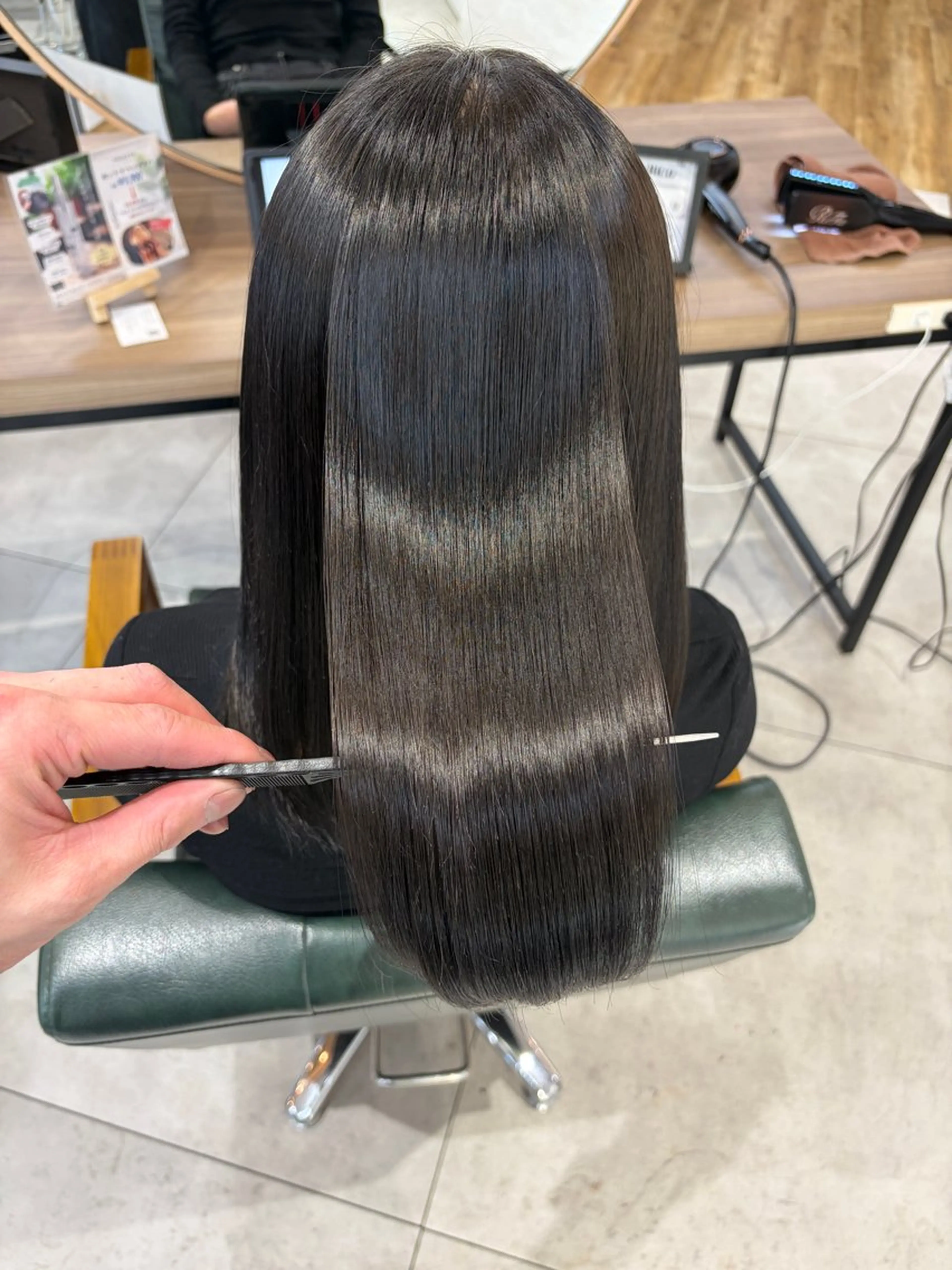 セミロング ☘️髪質改善縮毛 ☘️大人ショートのヘアスタイル