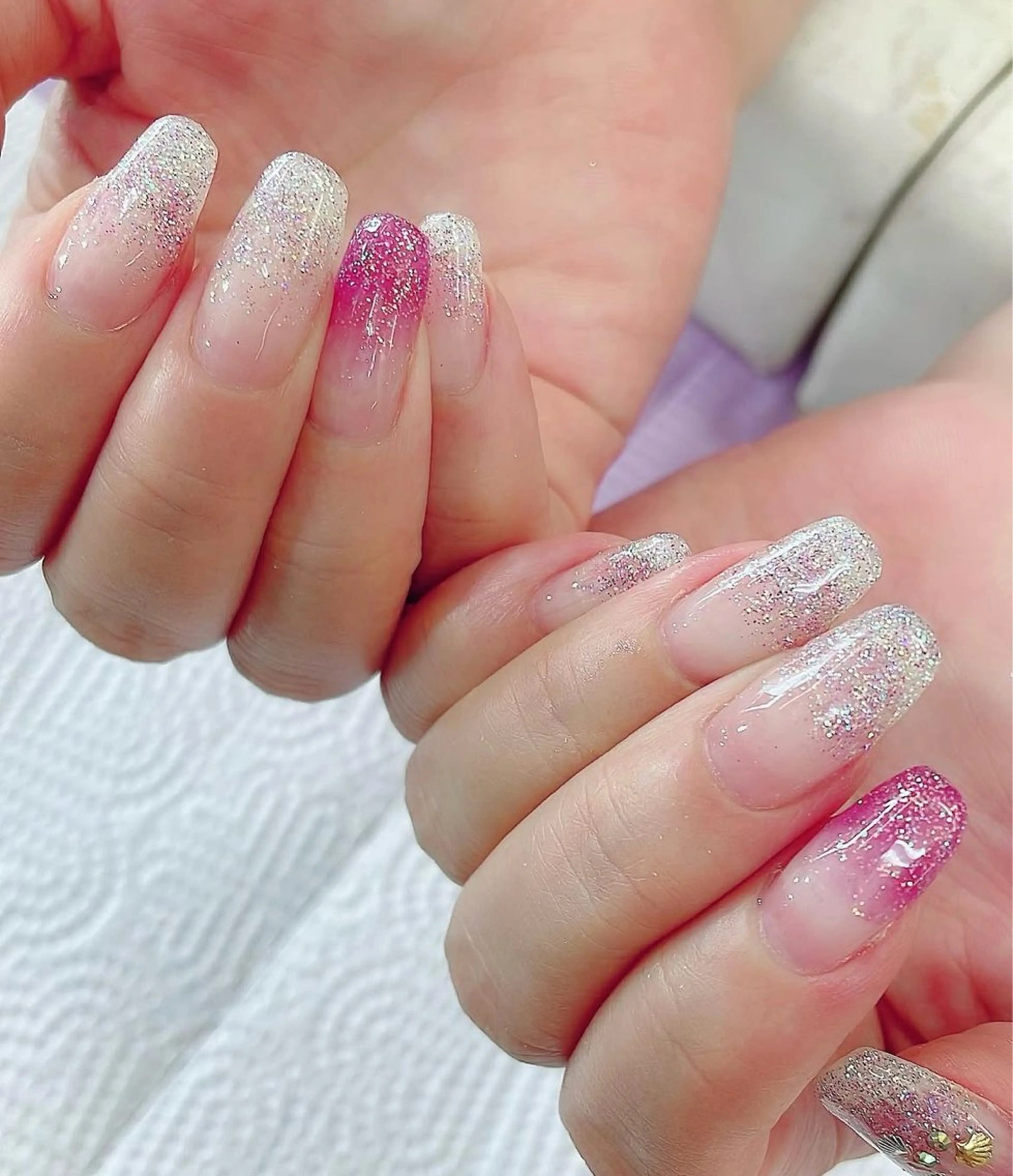 シンプル ワンカラー又はラメグラデーション＋アート2本付き(オフ、ドライケア込)の写真