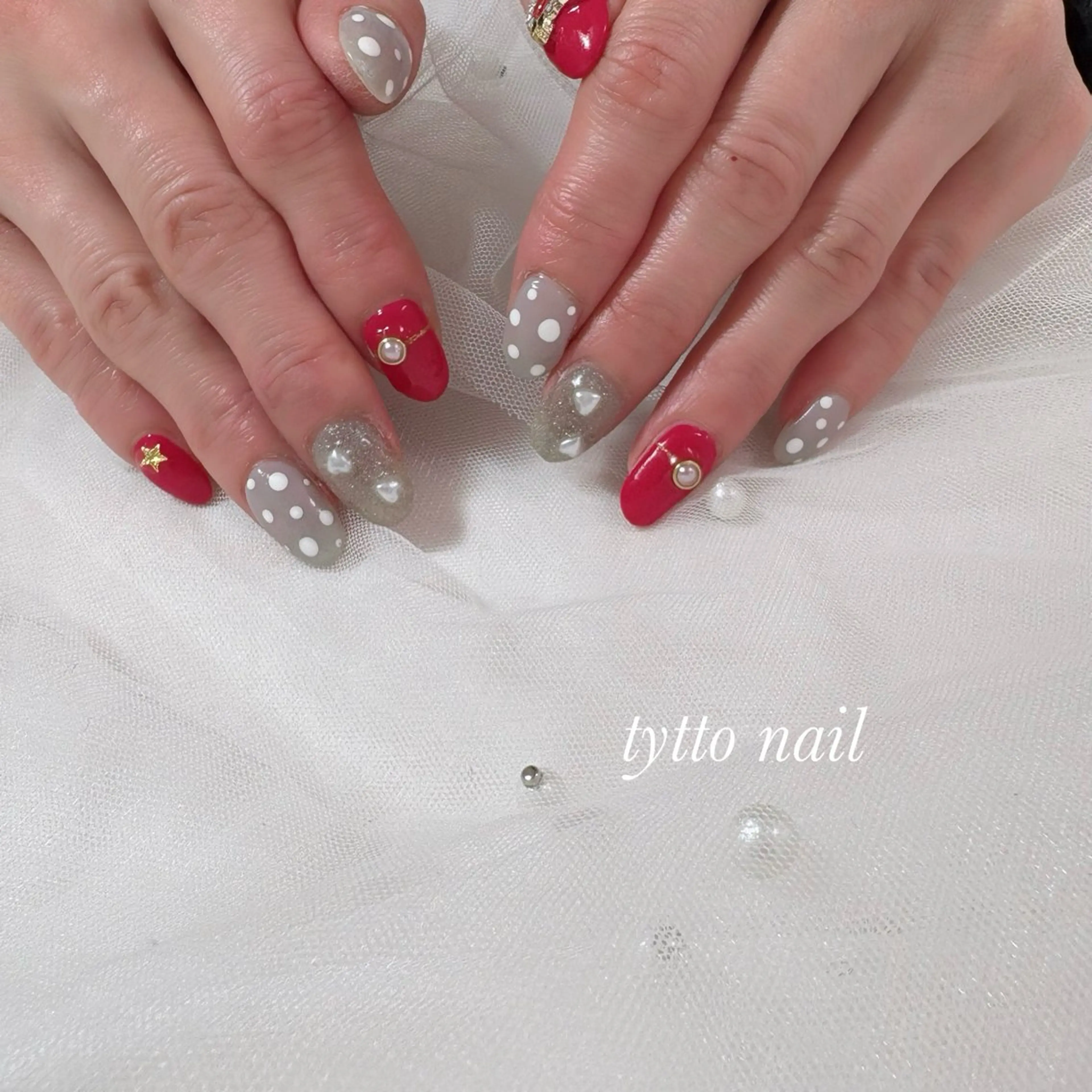 ネイル ドット ガーリー キラキラネイル オフィスネイル ワンカラーネイル ハンドネイル tytto nail ❤︎‪‪eri‪‪のネイルデザイン