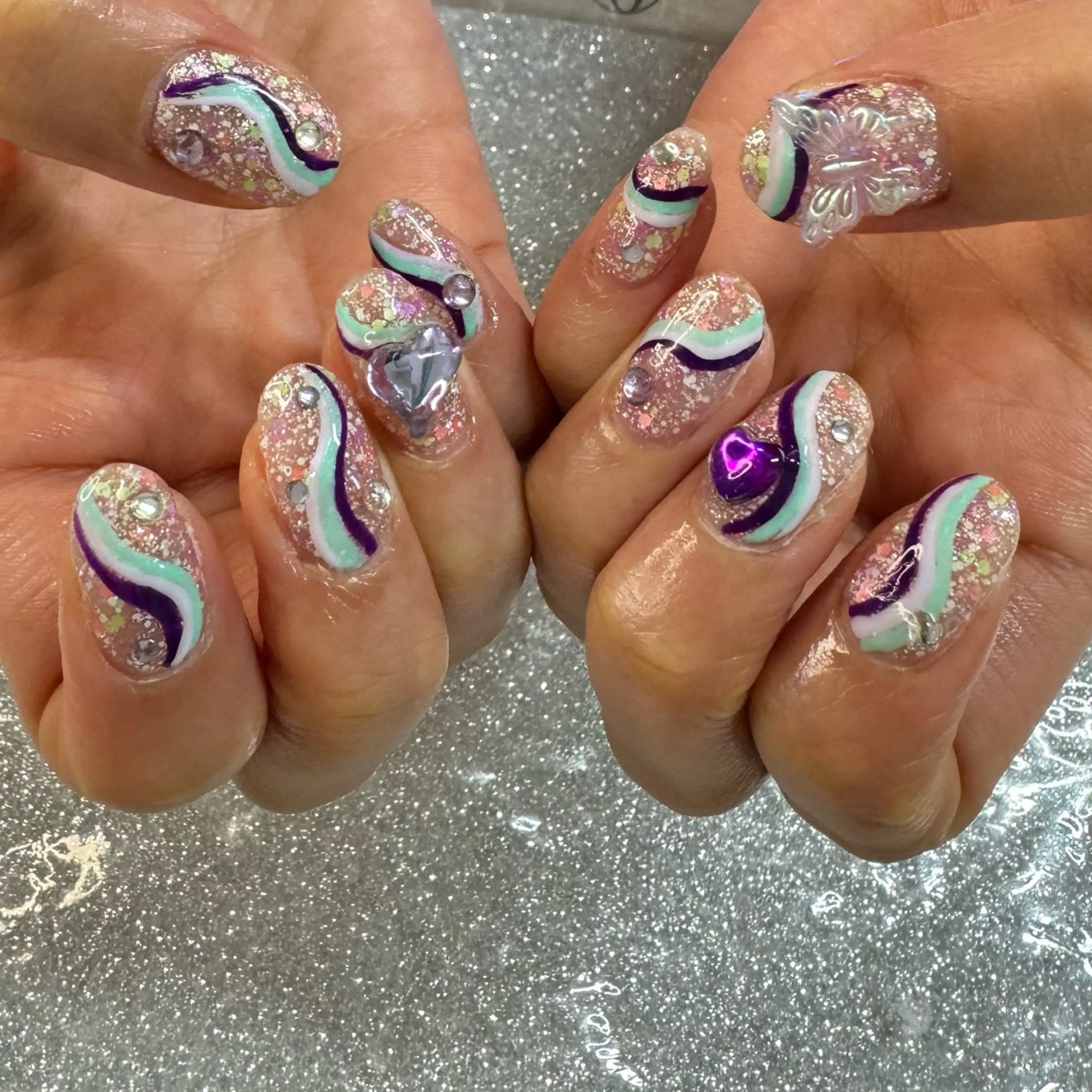 ネイル ハンドネイル VIERU 🌈🎀💖のネイルデザイン