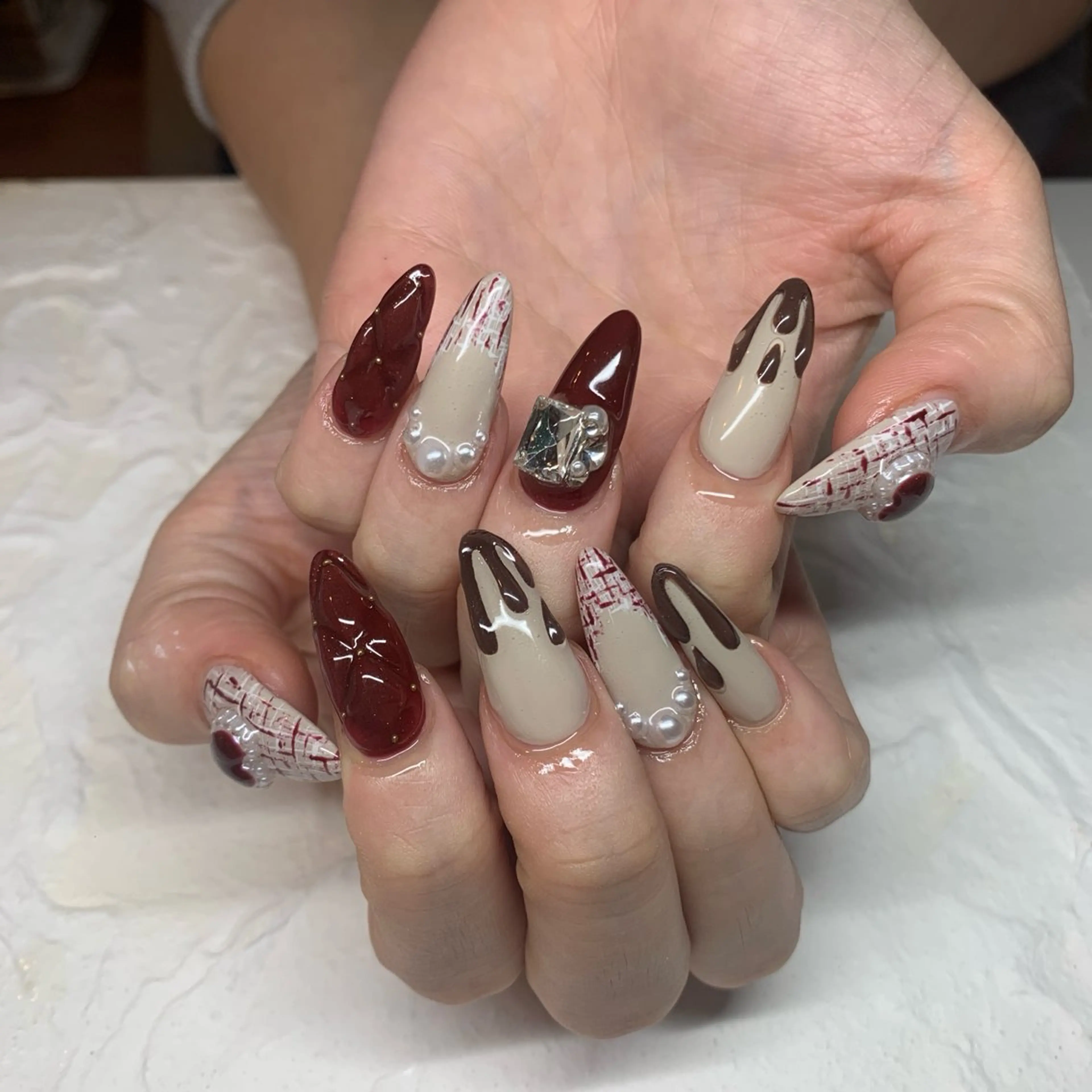 ネイル 赤色 スカルプネイル バレンタイン happiness nailのネイルデザイン