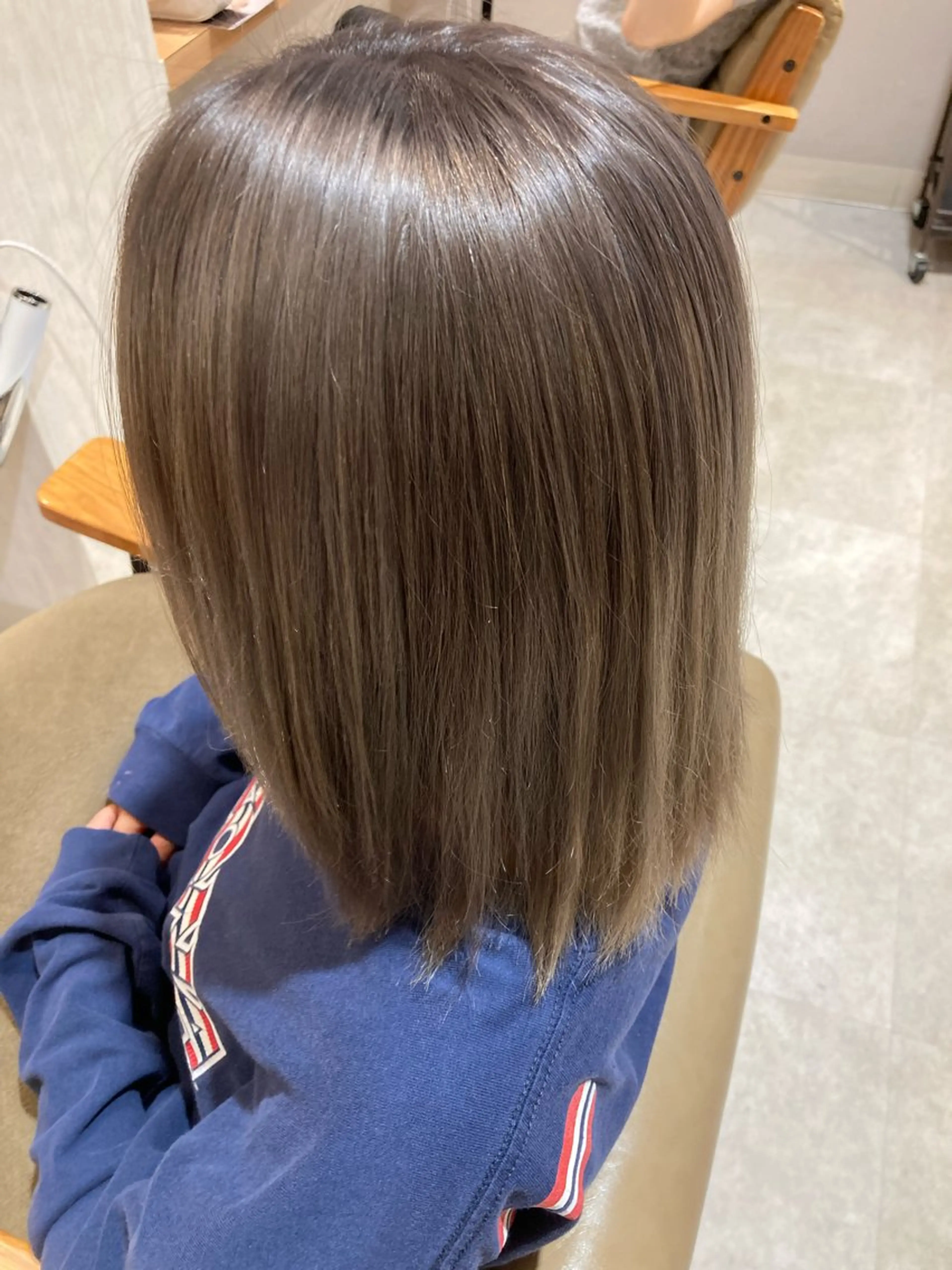 ミディアム 艶カラー3850 まいのヘアスタイル