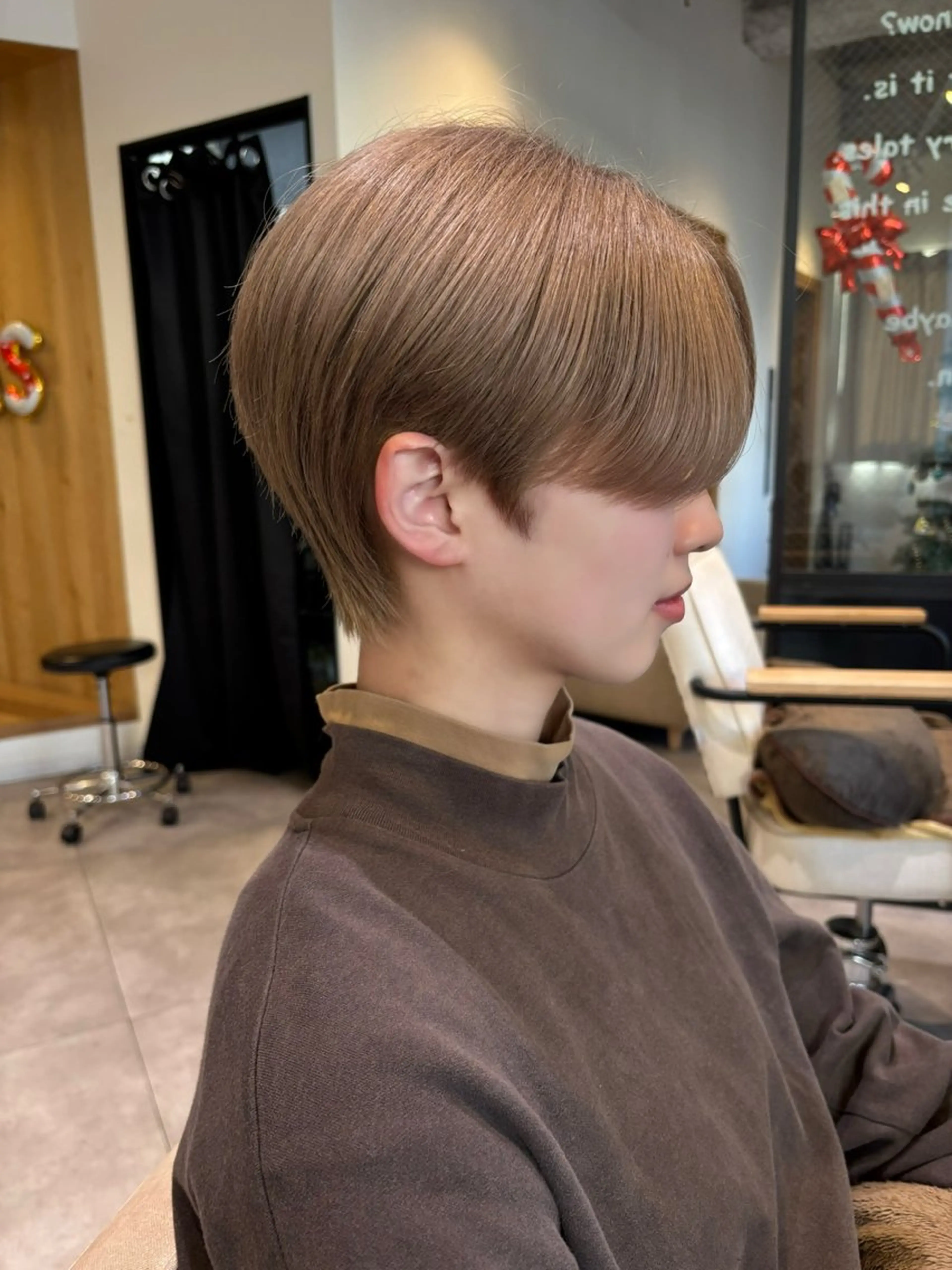 ショート カラー ベージュカラー ブリーチ ケアブリーチ ダブルカラー ハイトーンカラー ヘアカラー 肌に馴染むハイトーン /ミルクティーカラーのヘアスタイル