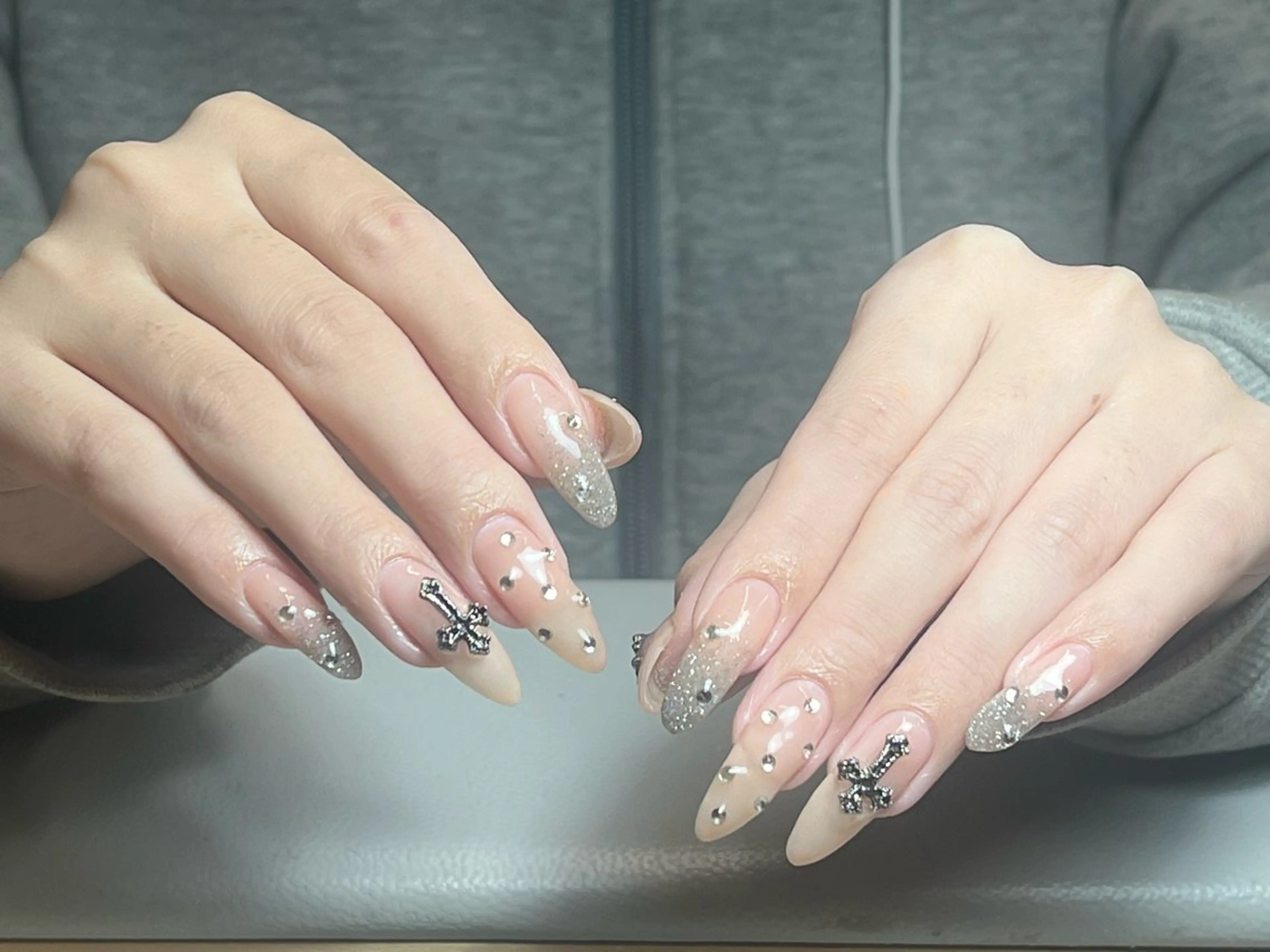 ネイル アートネイル 韓国ネイル 持ち込み ニュアンスネイル ワンカラーネイル ハンドネイル ハンドケア イブ ネイリのネイルデザイン