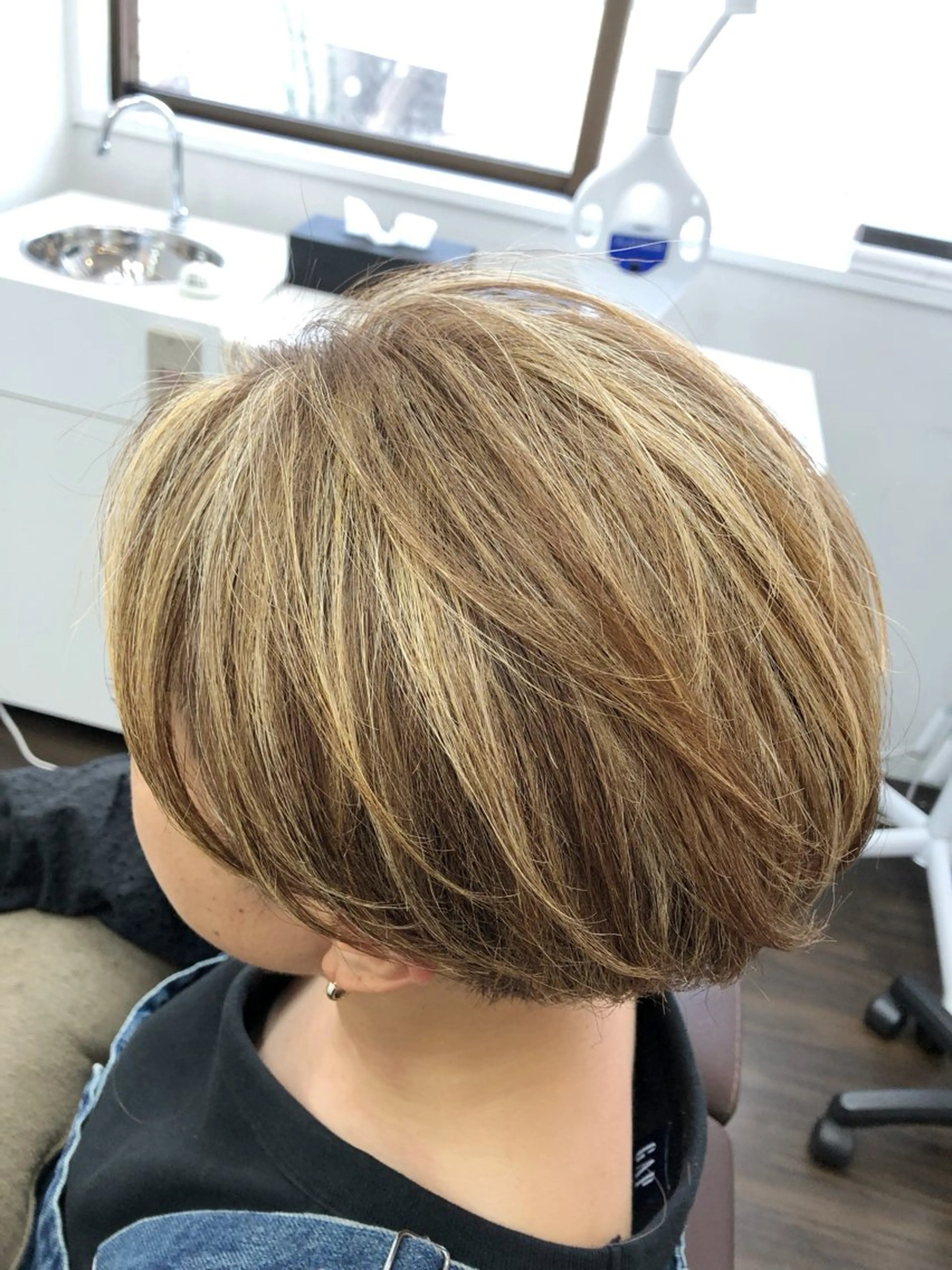 ショート カラー ブリーチ 抜きっぱなしブロンド ハイライトカラー ハイライト ヘアカラー トリートメント ヘッドスパ FORMA所属・美髪育成 FORMA代表　関のヘアスタイル