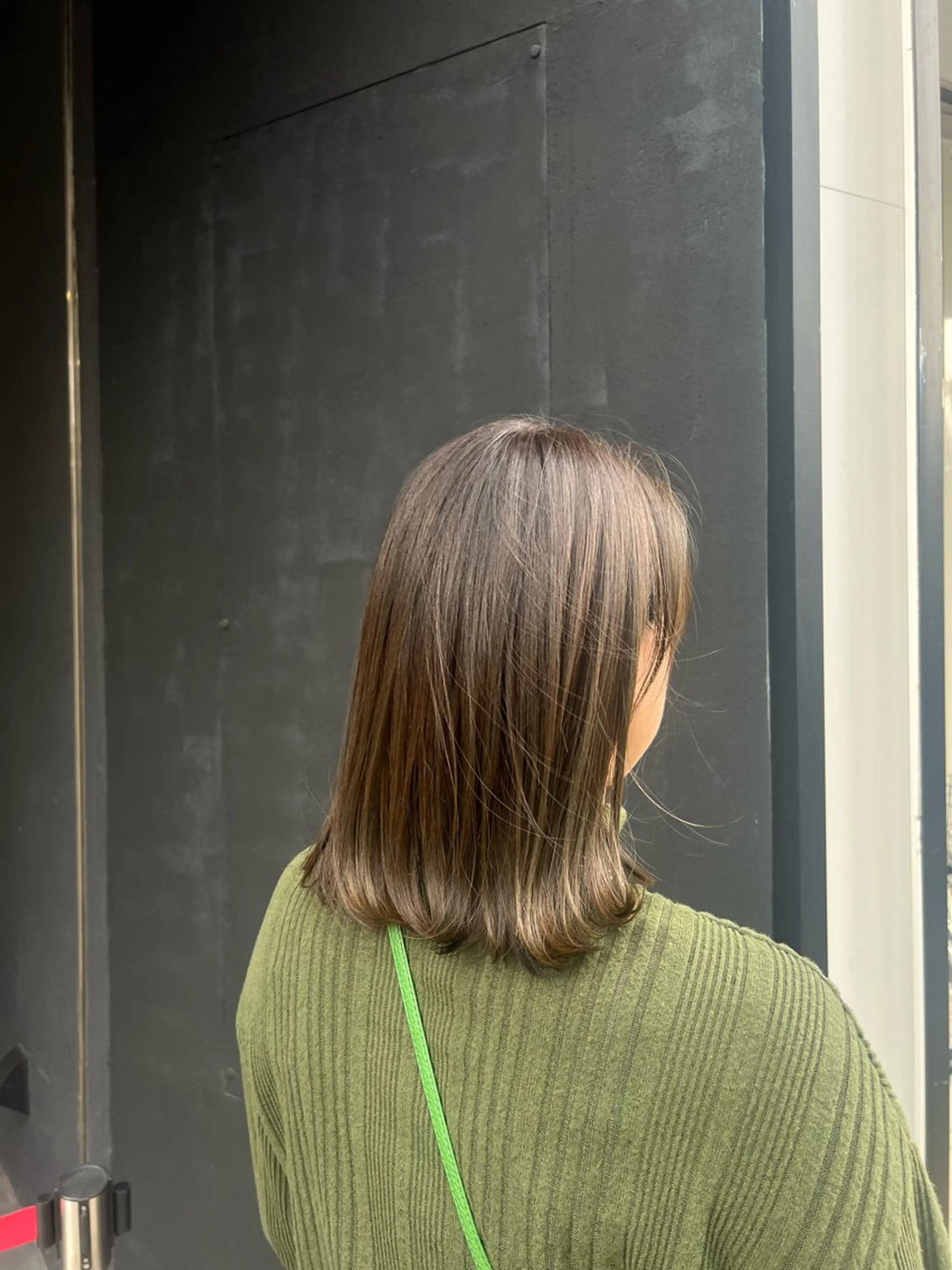 セミロング カラー ブラウンカラー オリーブブラウン Neale. ユメのヘアスタイル