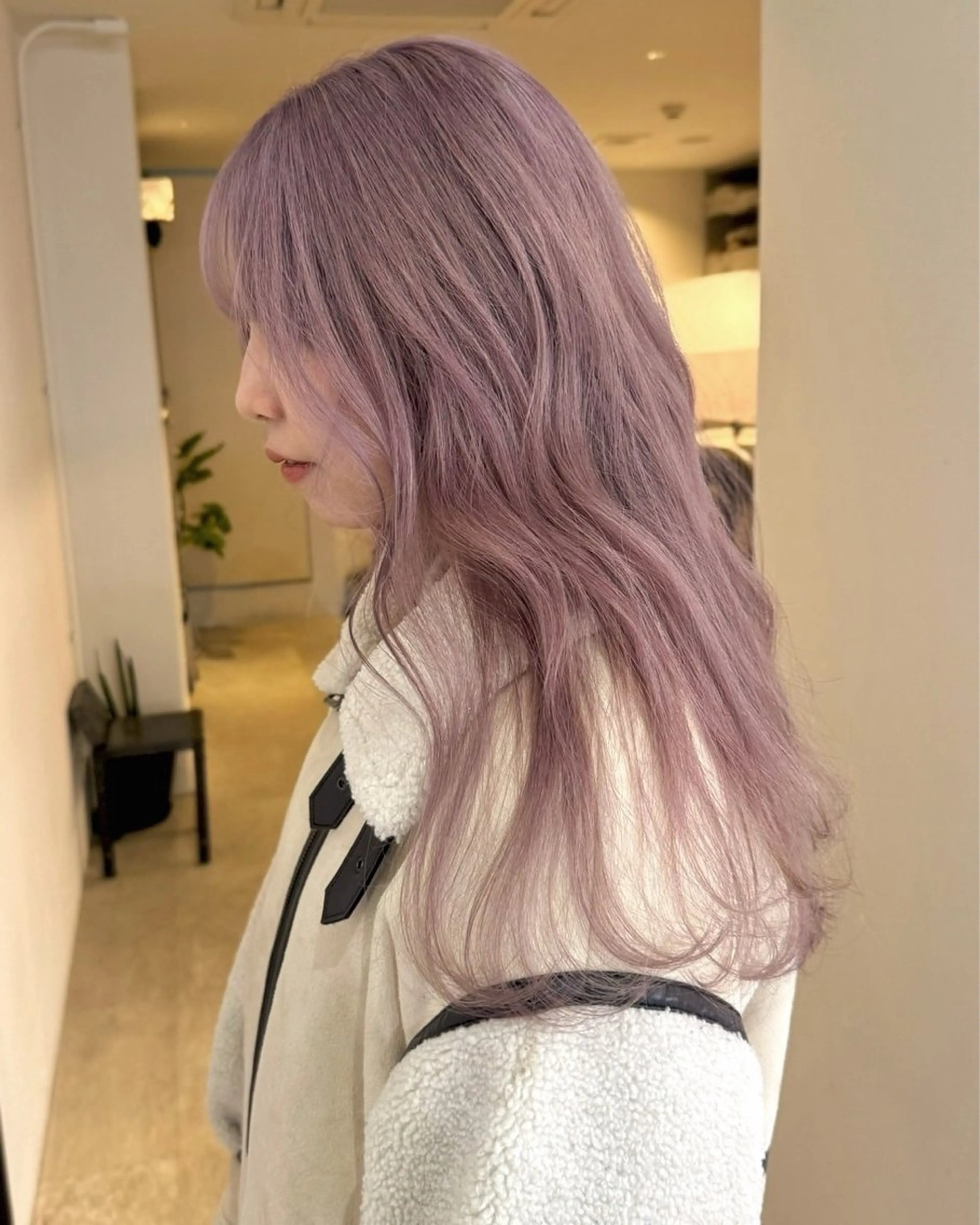 セミロング カラー ベージュカラー ブリーチ ピンクカラー ピンクベージュ ホワイトピンク RAIMA ハイトーン/ベージュのヘアスタイル