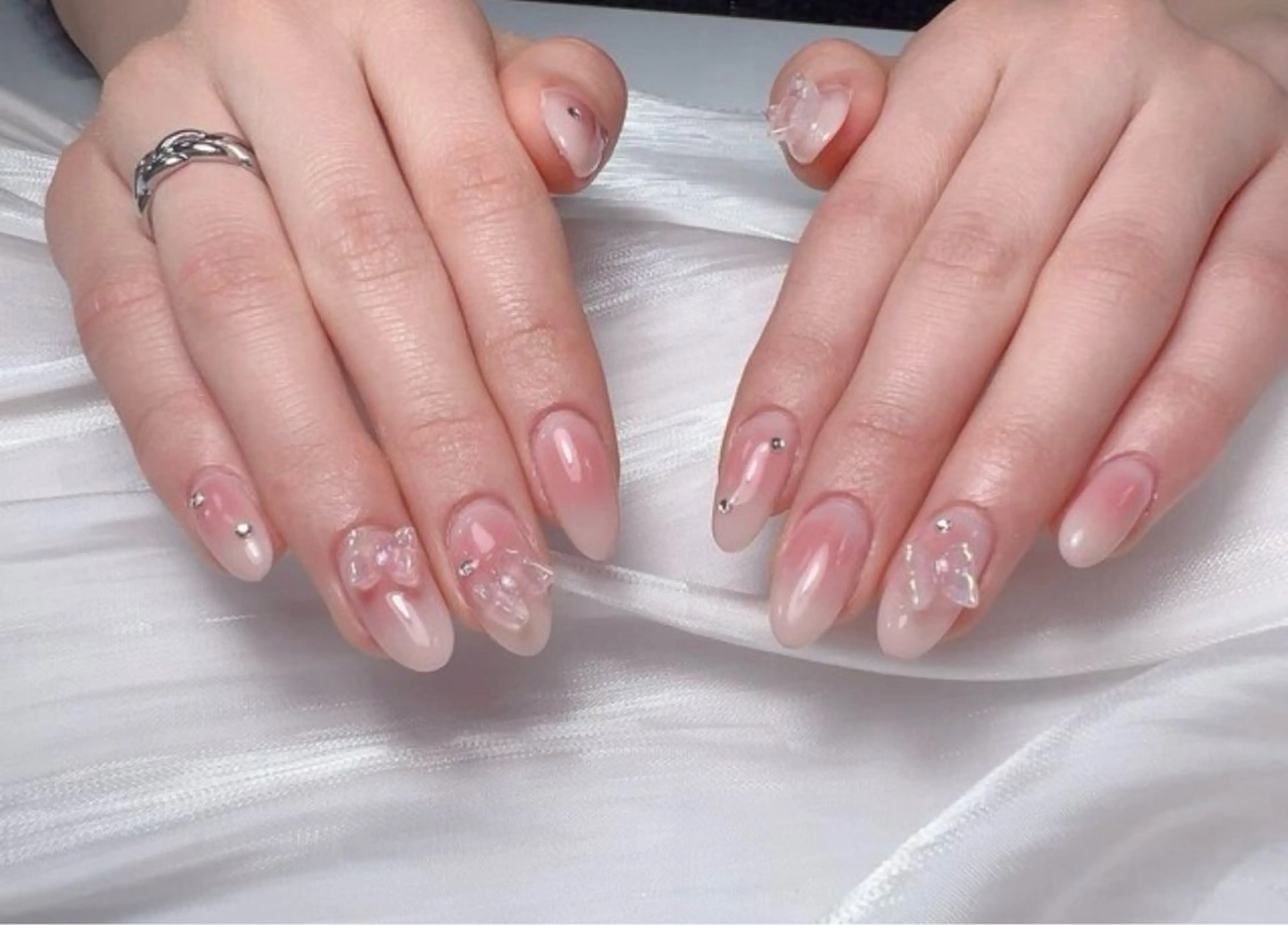 【Hand 人気NO.3】大人気韓国ワンホンチークネイル（持ち込みデザイン）¥ 8880の写真