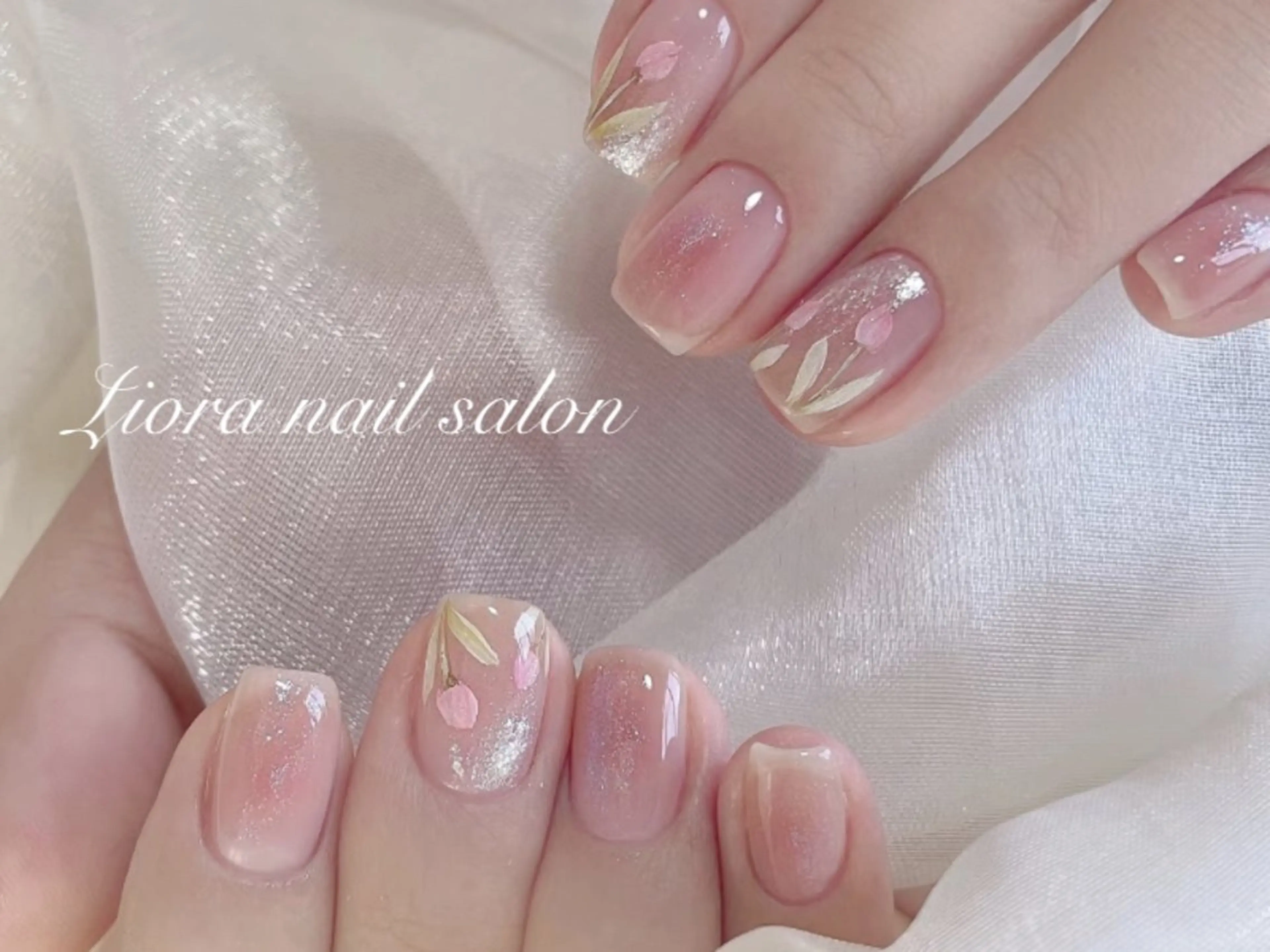 ネイル フレンチネイル ジェルネイル ガーリー グラデーション キラキラネイル ハンドネイル Liora nail 1のネイルデザイン