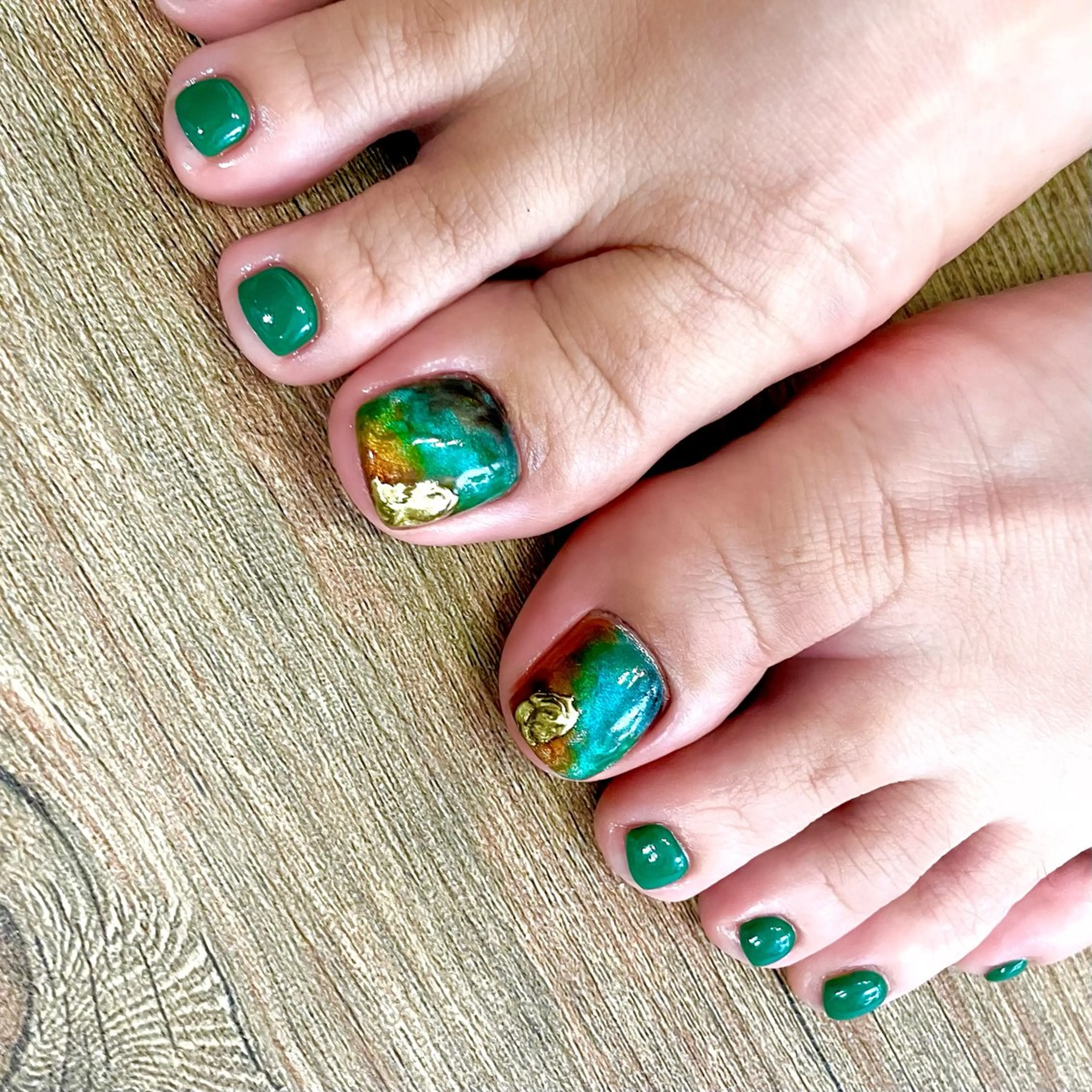 【再来価格＆オフ無料】足裏角質ケア＋フット親指アート2本持ち込み◎の写真