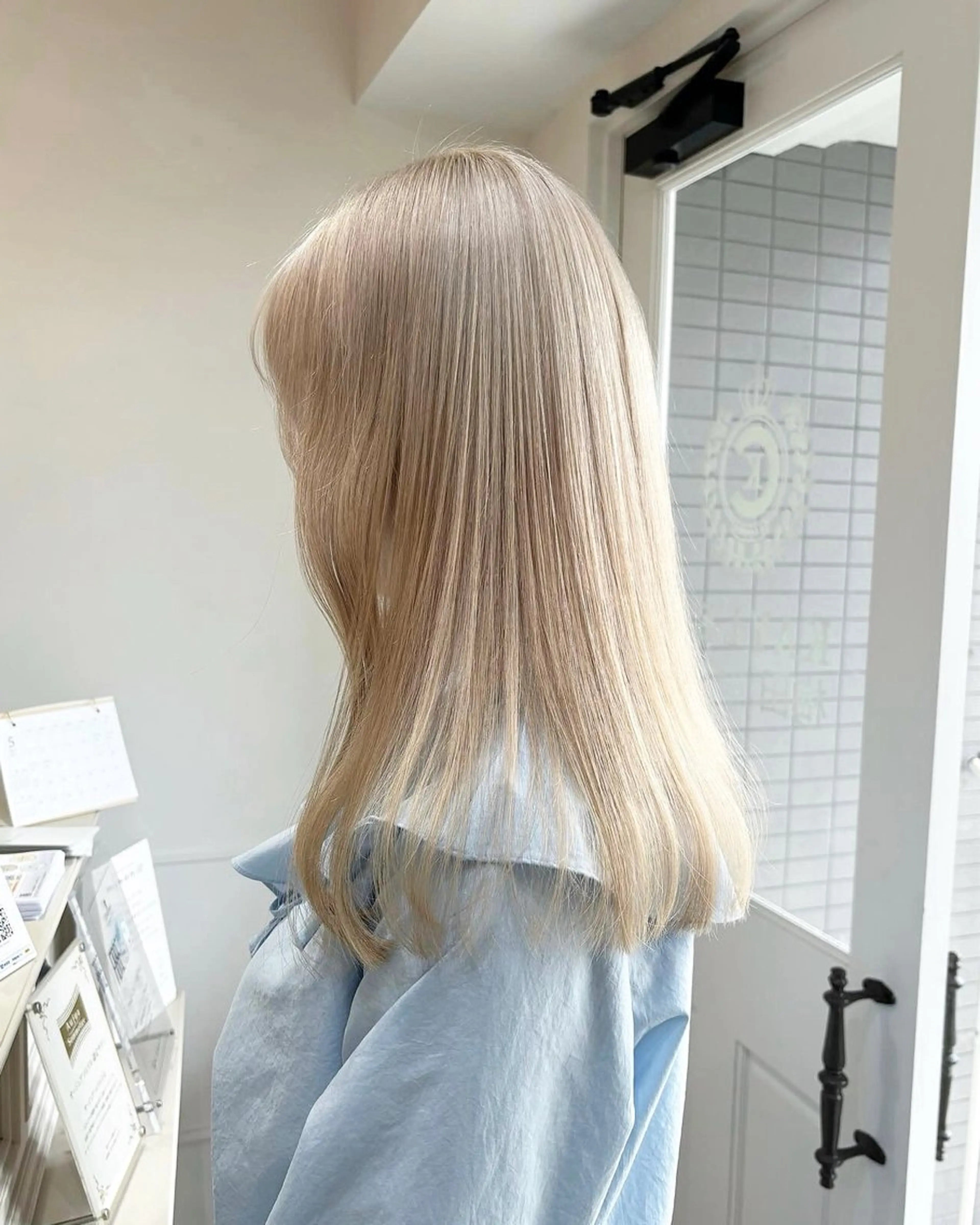 セミロング カラー ブリーチ 𝗺𝗶𝗸𝘂♡ 似合わせ🎀のヘアスタイル