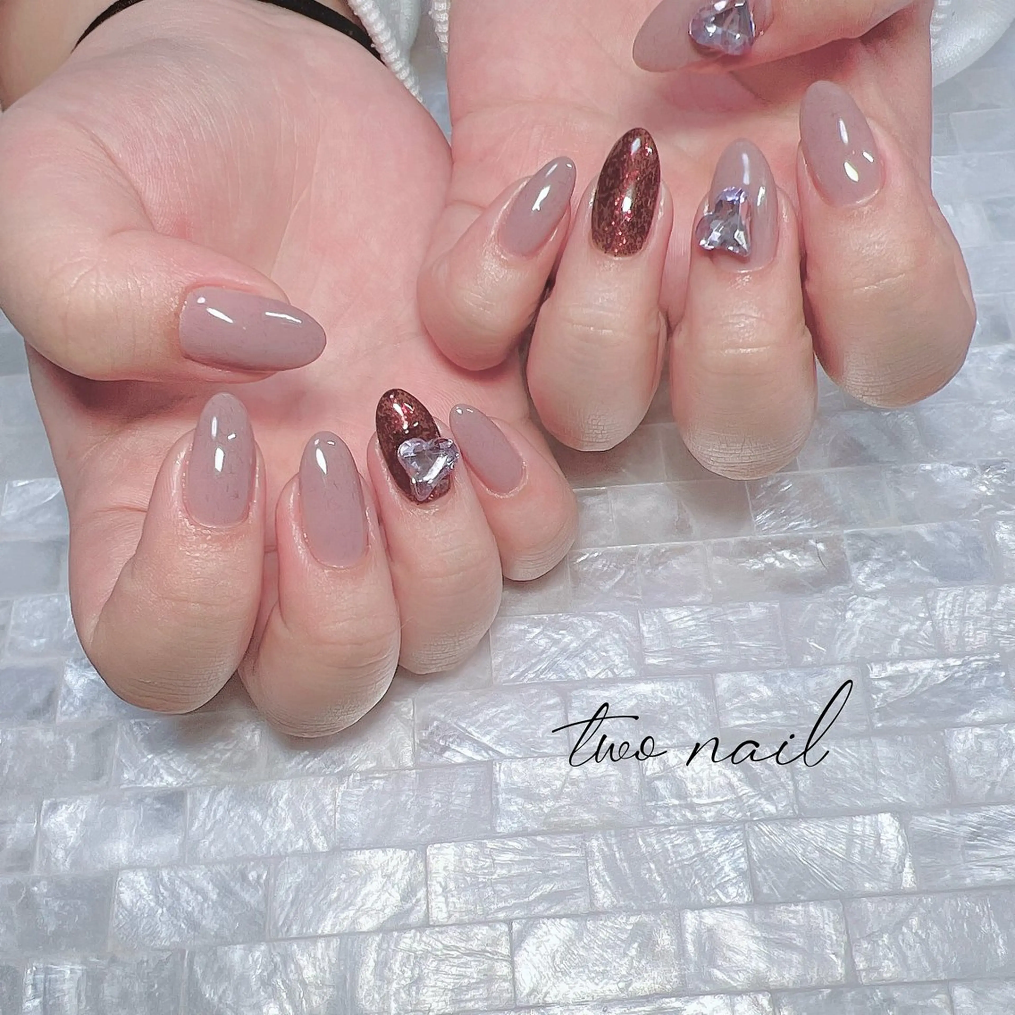 ネイル ブラウン 持ち込み ネイルチップ ホワイト ハンドネイル two nailのネイルデザイン