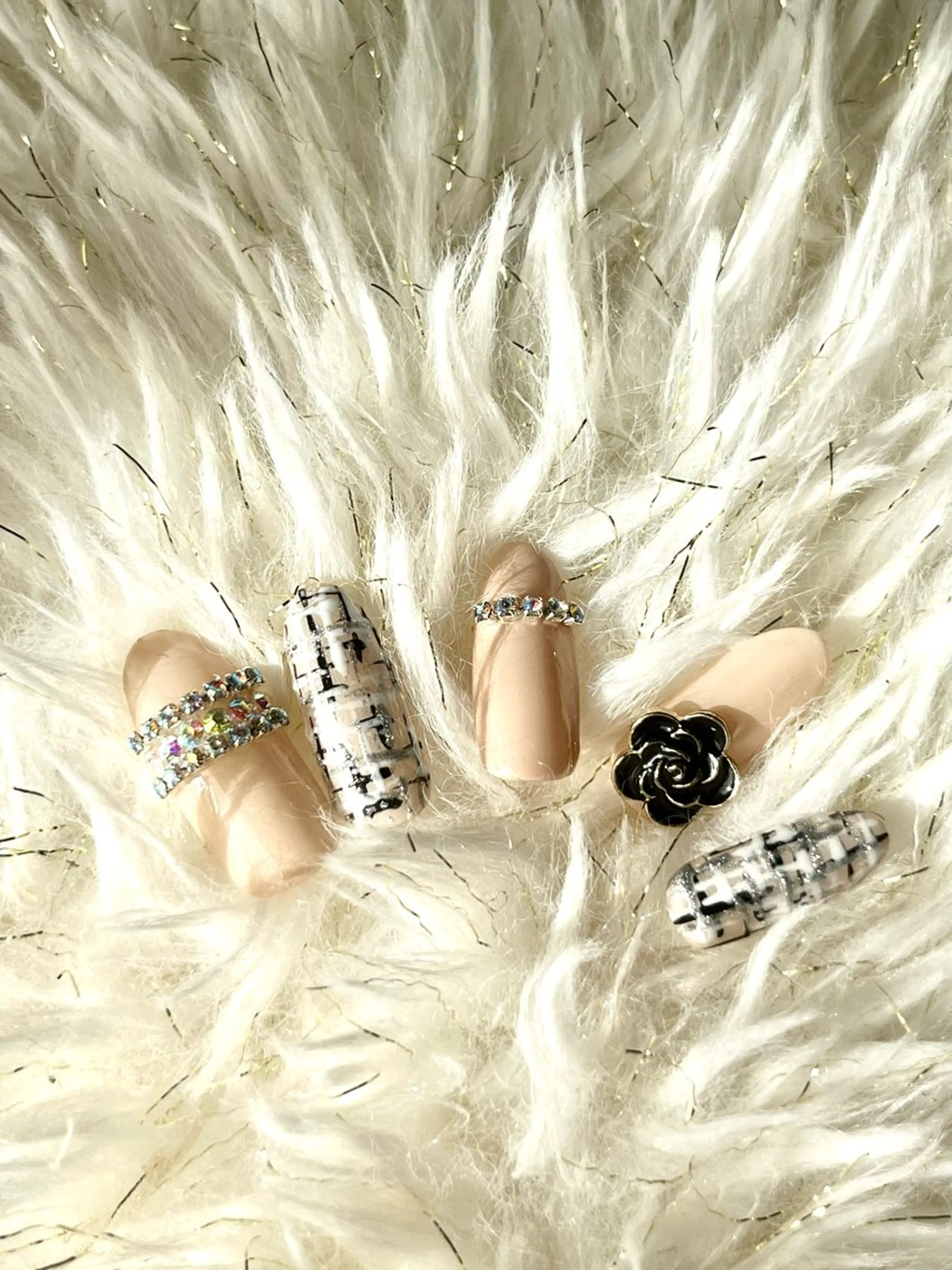 ネイル ワンホンネイル ルル ソレイユのネイルデザイン