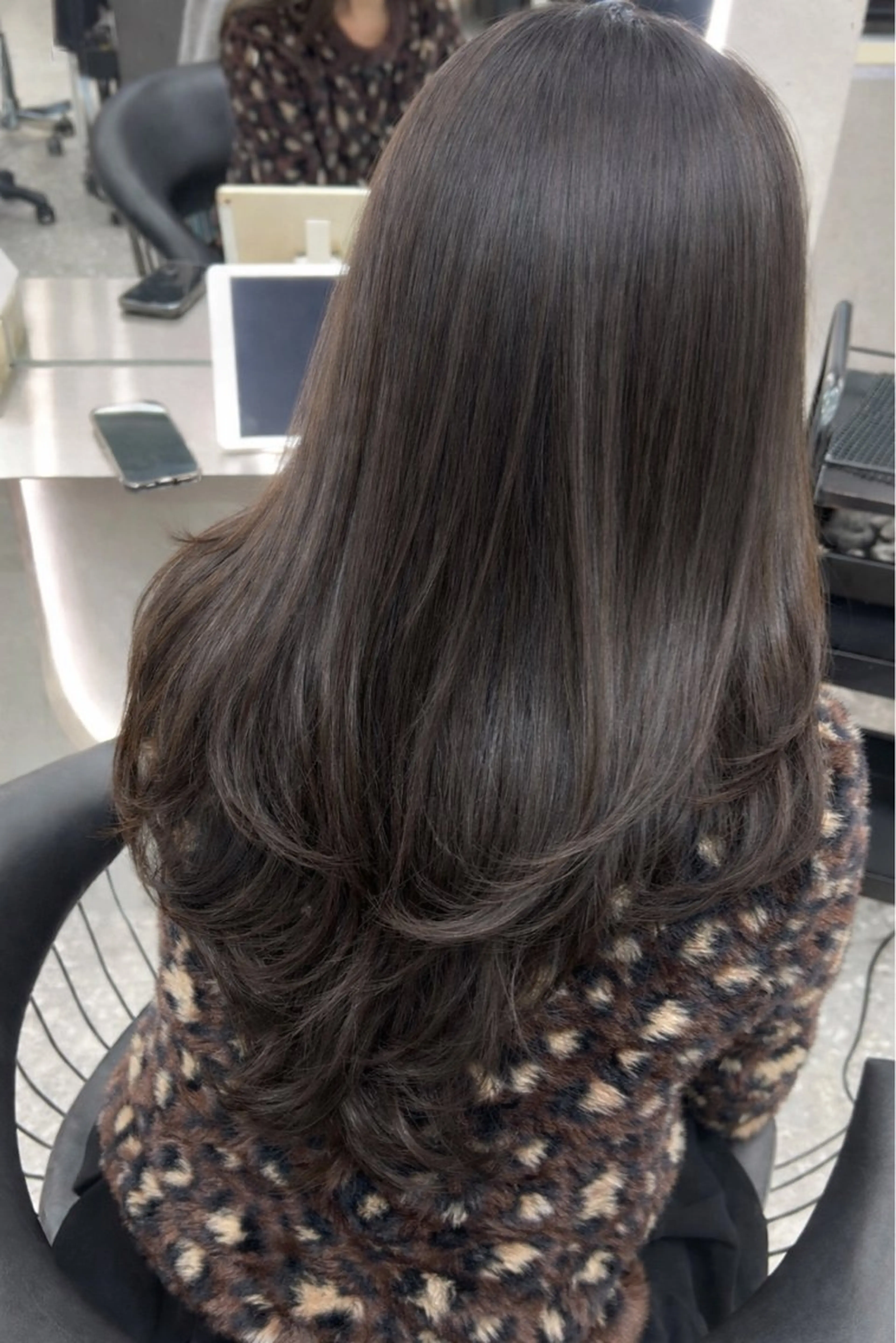 カラー 透明感カラー グレージュ カット Lond mare所属・あ い か 🎀 レイヤーカットのヘアスタイル