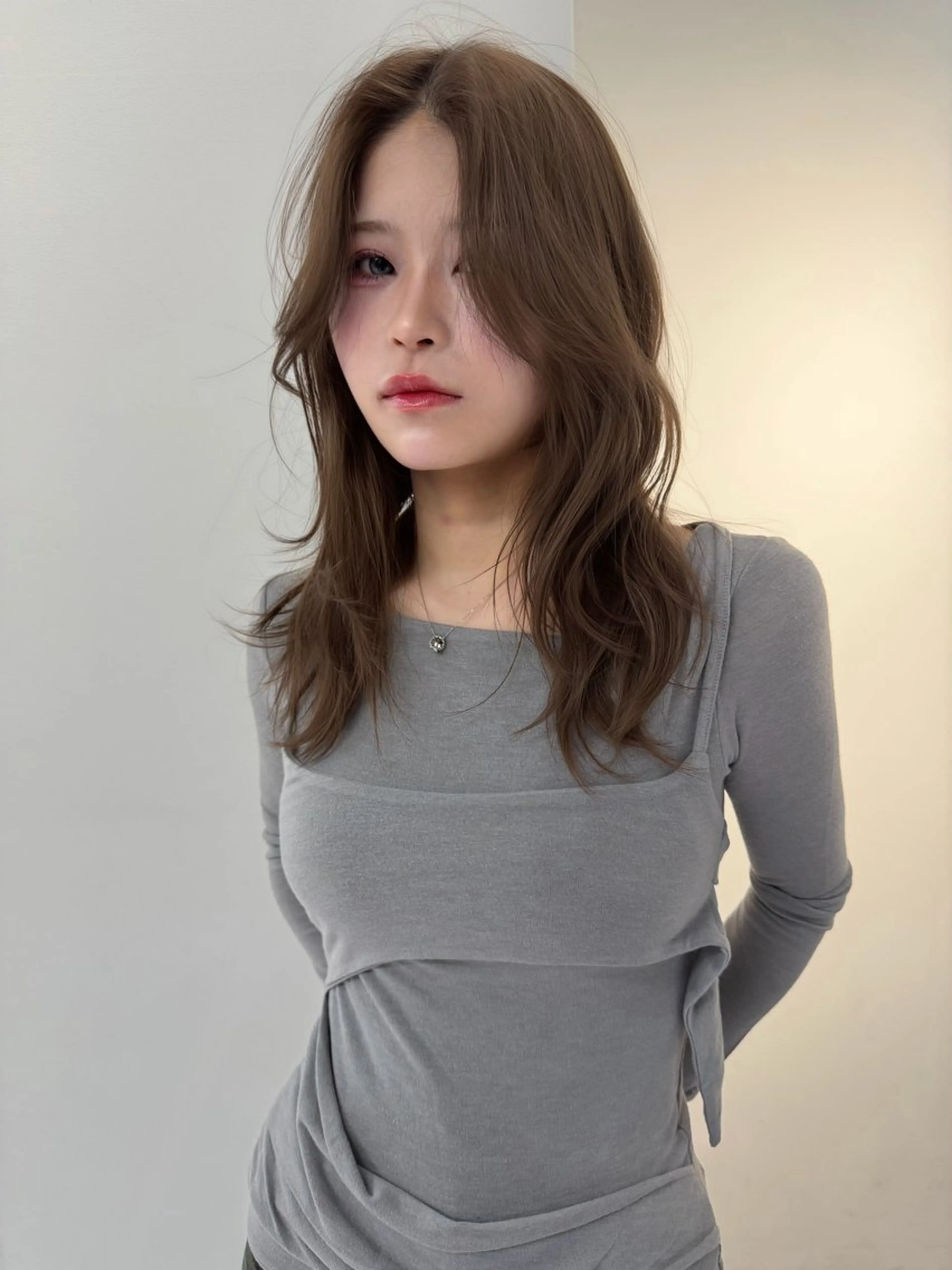 セミロング カラー ベージュカラー ブリーチ ケアブリーチ デザインカラー ダブルカラー カット ヘアカラー トリートメント TATSUブリーチ/ ミルクティーベージュのヘアスタイル