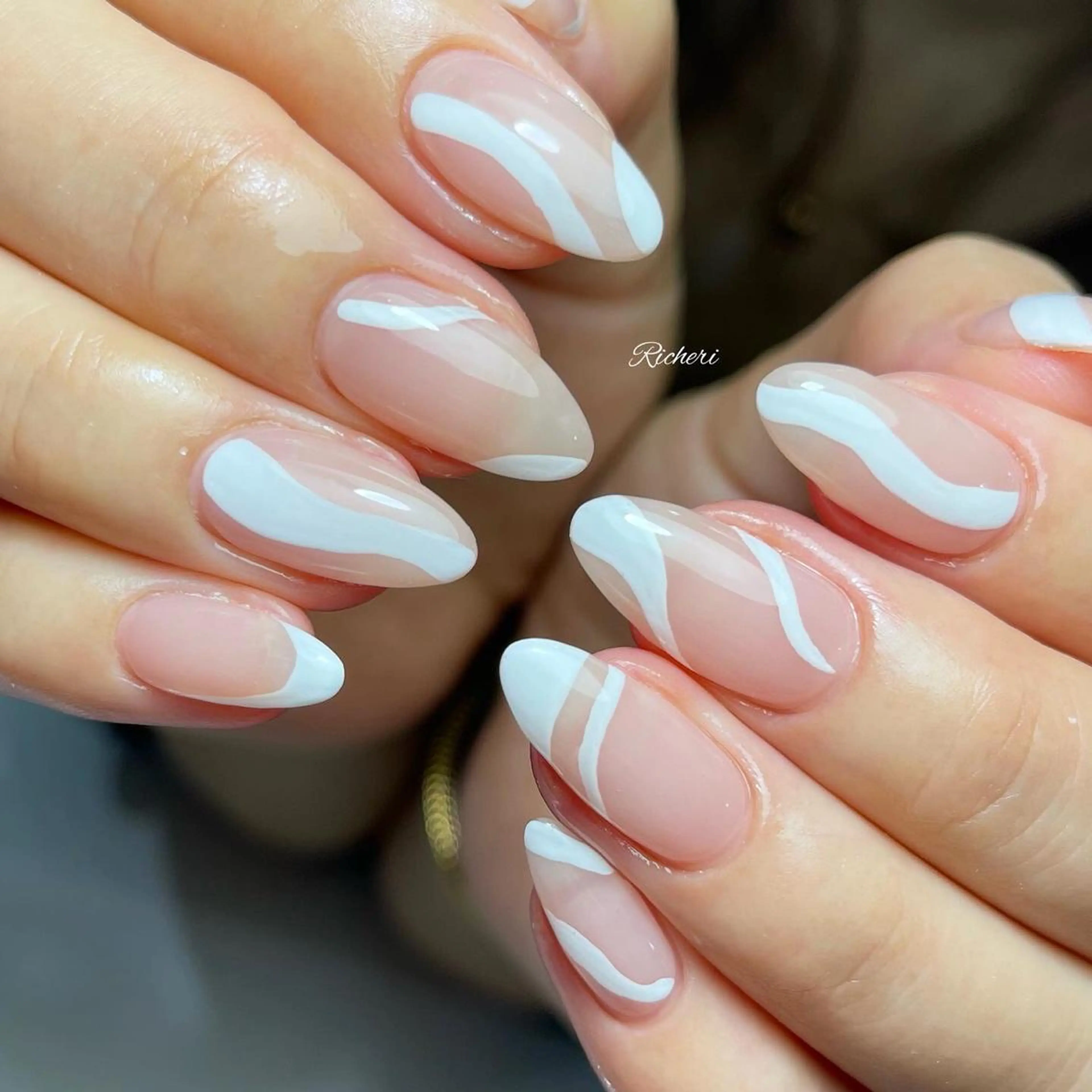 ミディアム ネイル 韓国風ヘア アートネイル フレンチネイル ジェルネイル 韓国ネイル richeri beautyのエステ・リラクイメージ