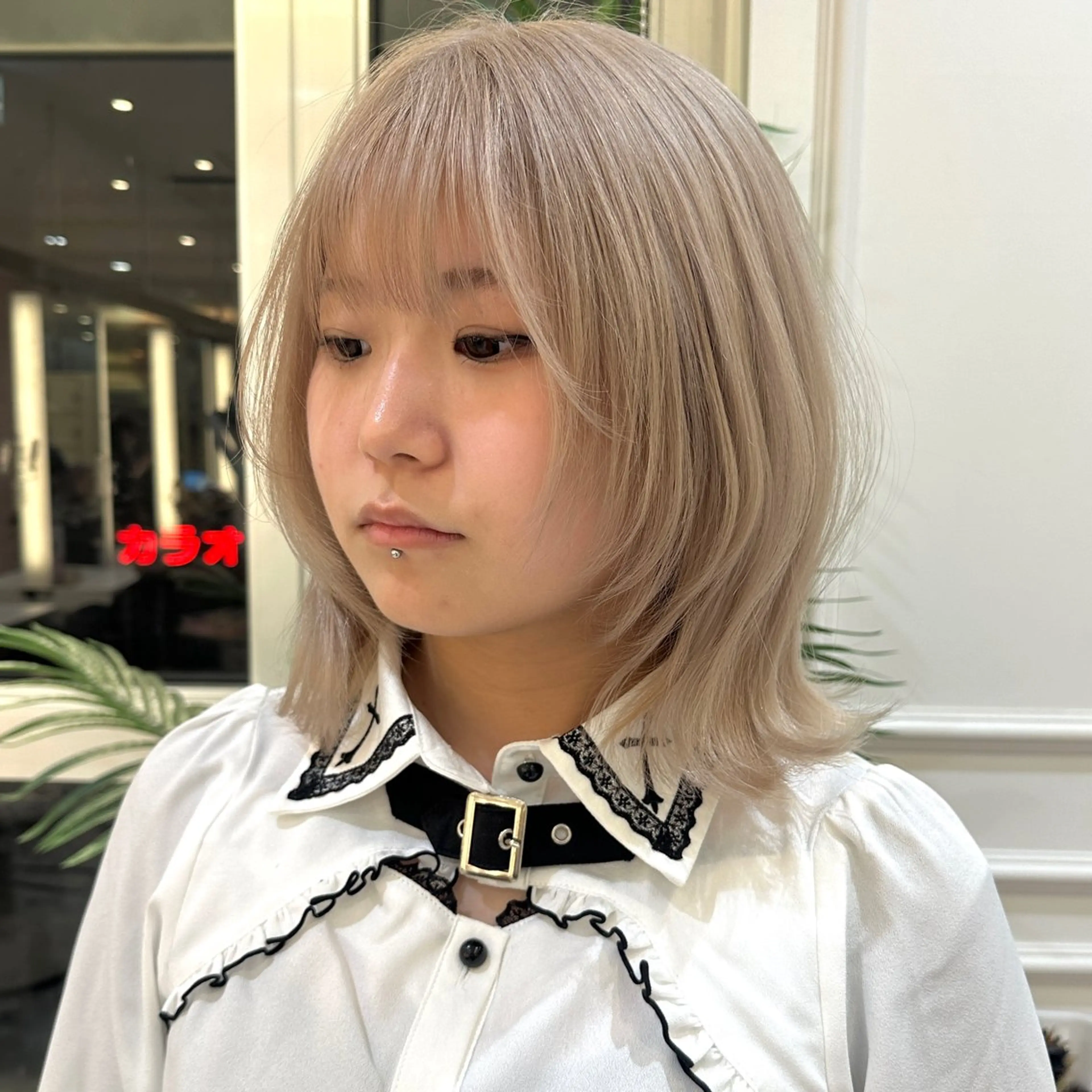 ミディアム カラー ボブレイヤー ベージュカラー ホワイトベージュ ボブ レイヤーカット カット ヘアカラー トリートメント レイヤー/ウルフ/ ハイトーンchimiのヘアスタイル