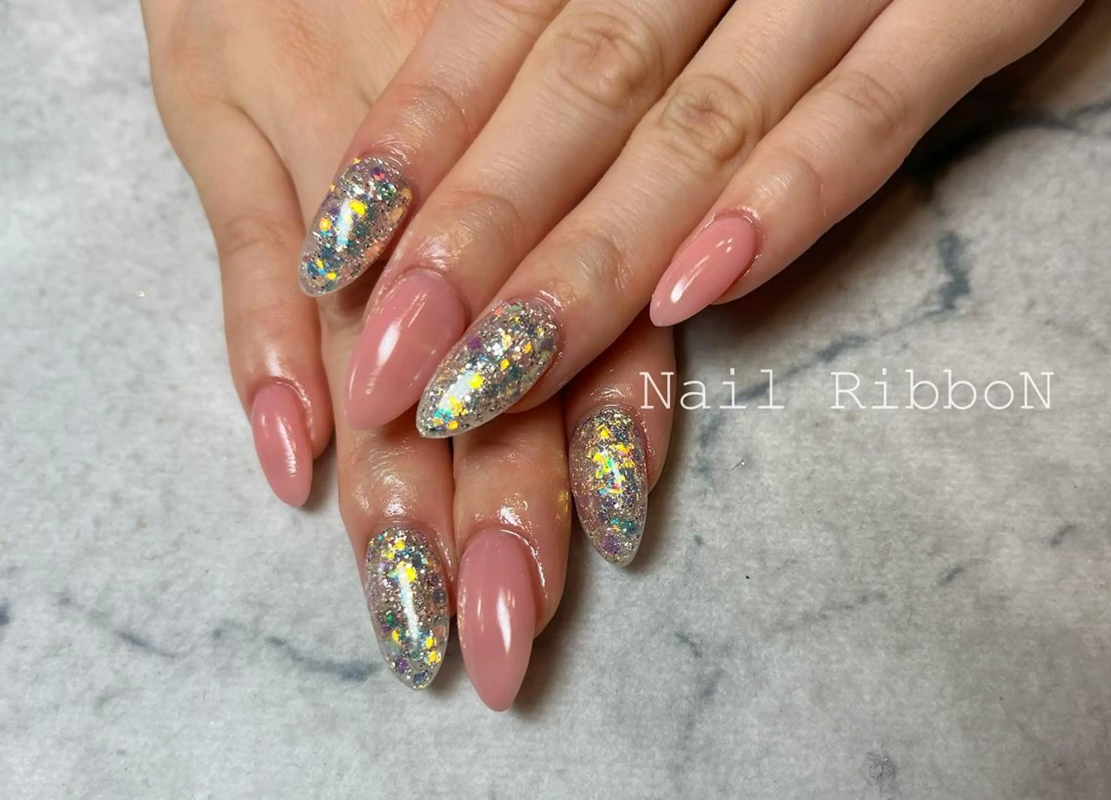 ネイル ネイルリボン 受付スタッフのネイルデザイン