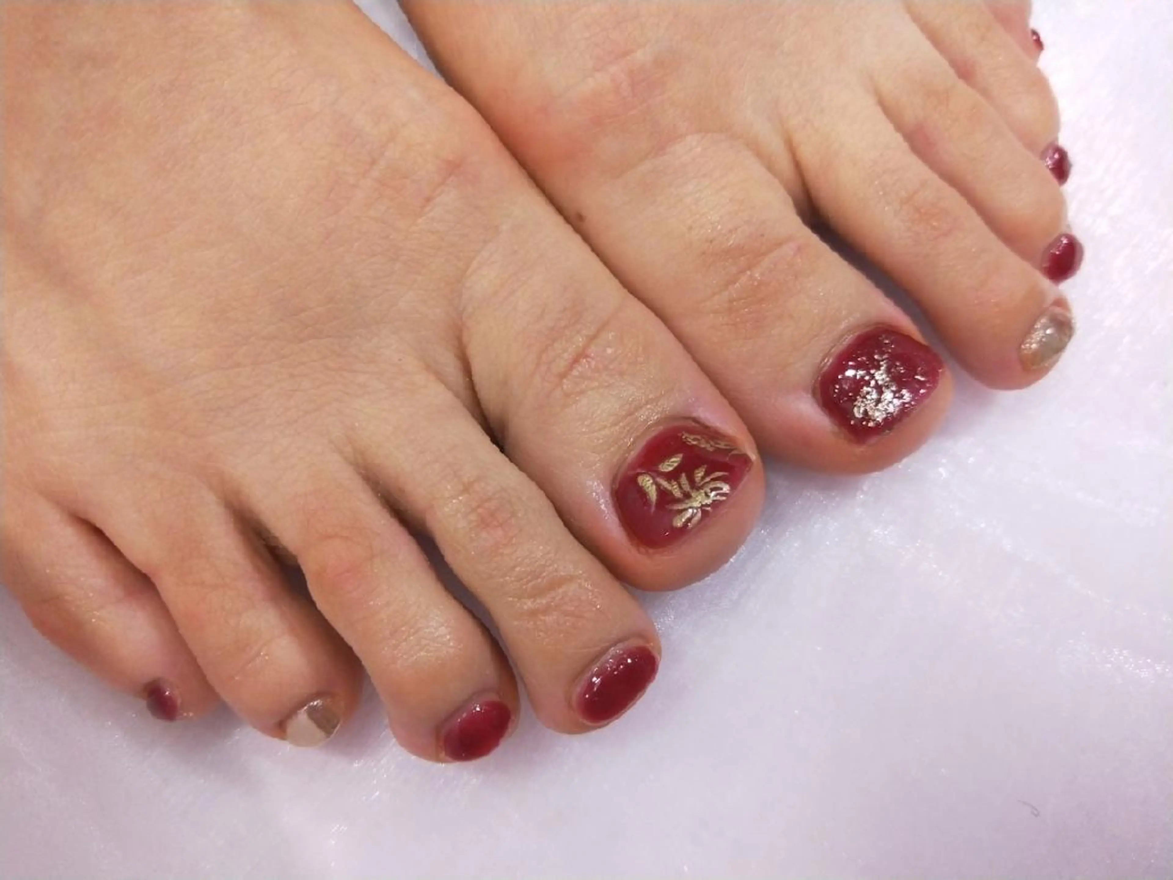 ネイル フットネイル R'well所属・はばすみれ🎀ﾈｲﾙ 光ﾌｪｲｼｬﾙ ﾍｱのネイルデザイン